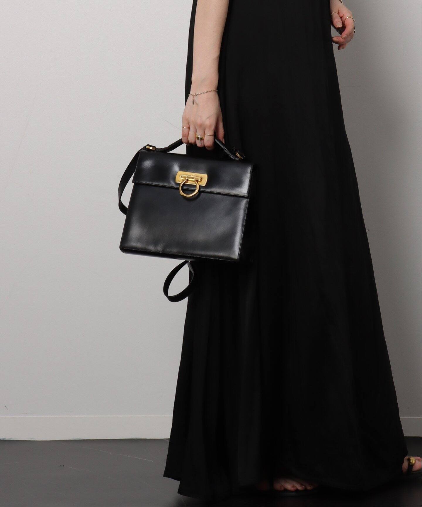 ☆Salvatore Ferragamo☆ GANCINI 2wayバッグ NERO♪ VINTAGE FERRAGAMO/フェラガモ】 Gancini 2wayバッグ