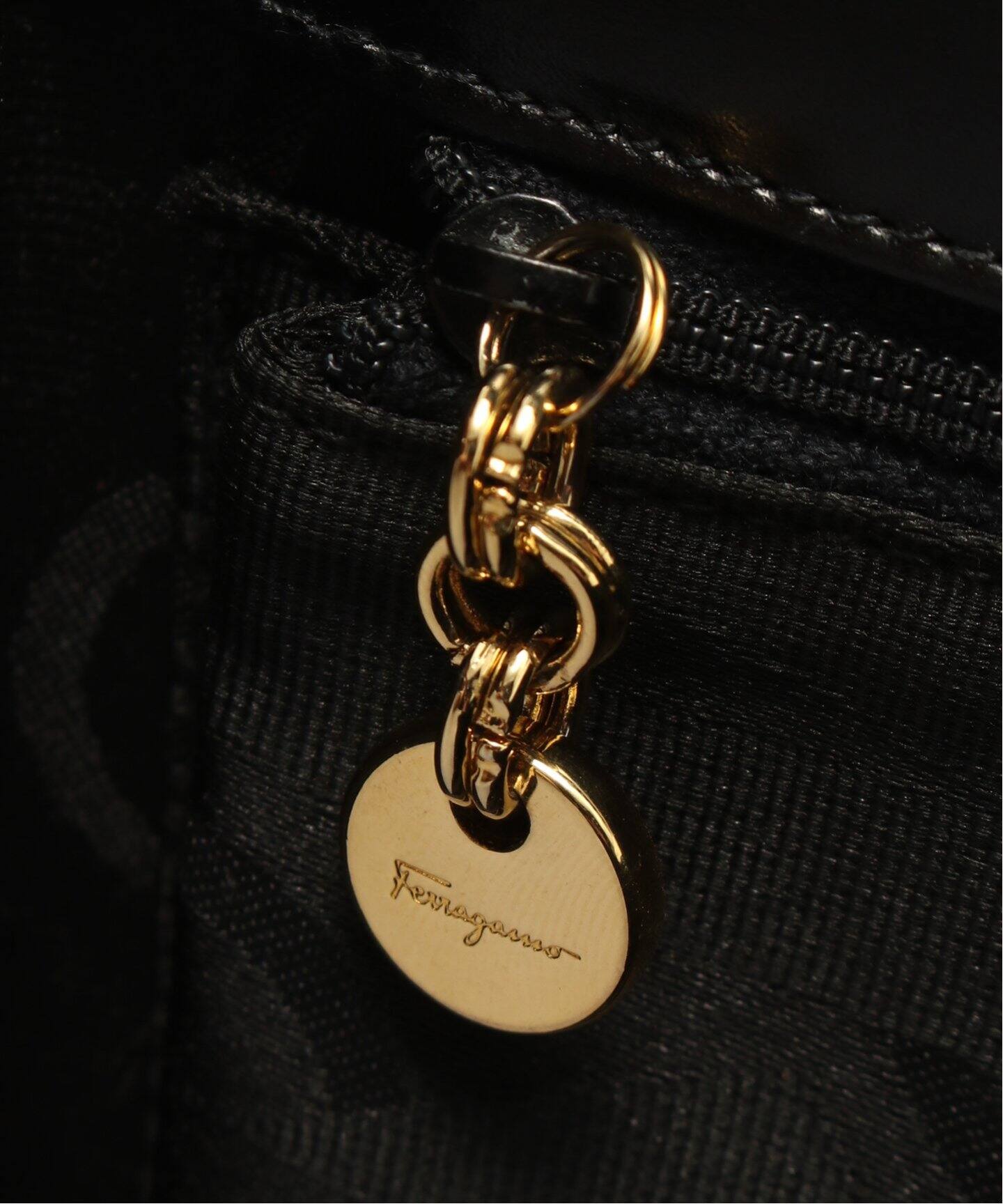 VINTAGE FERRAGAMO/フェラガモ】 Gancini 2wayバッグ（ハンドバッグ