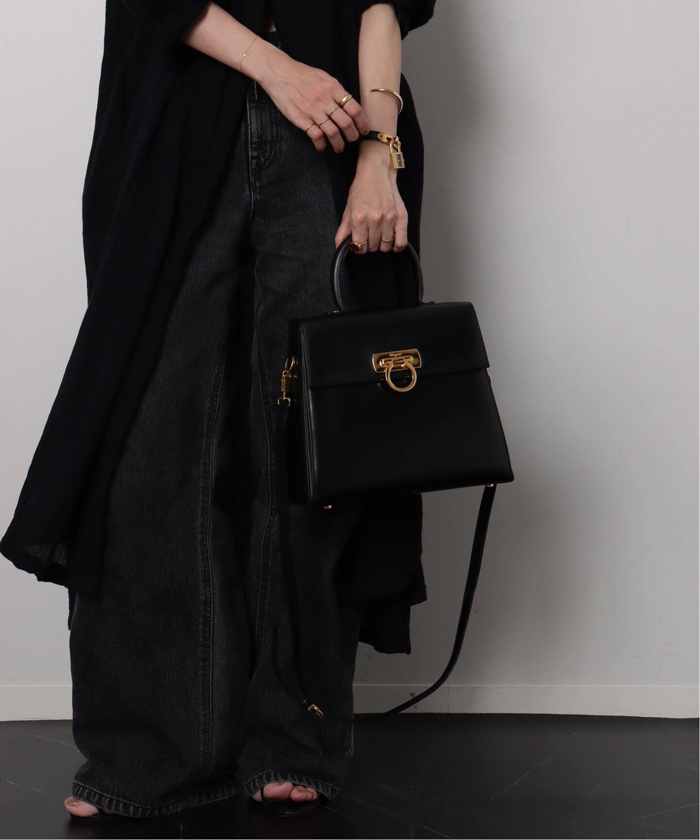 VINTAGE FERRAGAMO/フェラガモ】 Gancini 2wayバッグ（ハンドバッグ