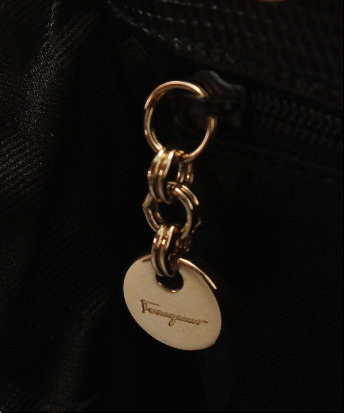 VINTAGE FERRAGAMO/フェラガモ】 Vara 2wayバッグ（ハンドバッグ