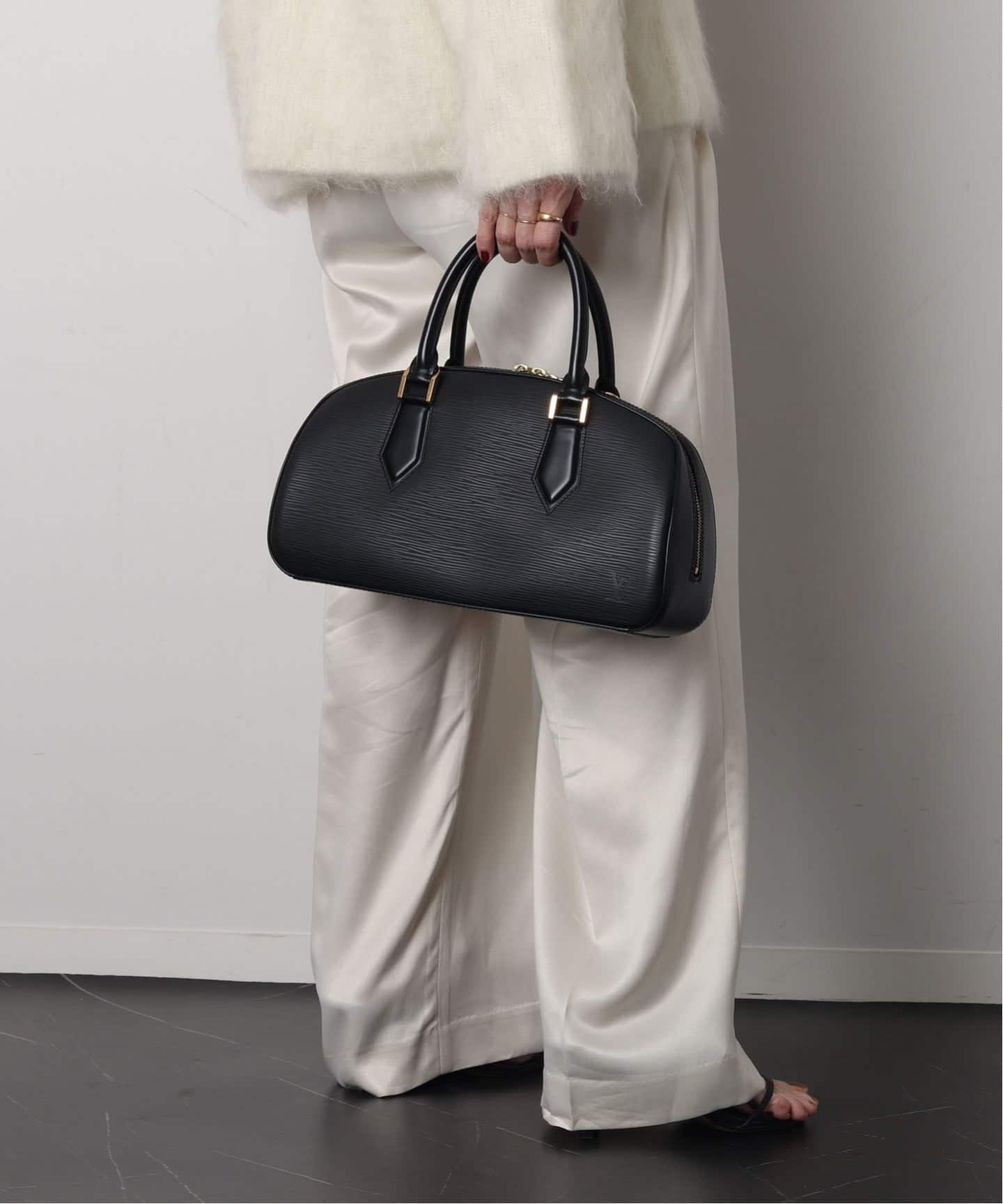 最終セールLouis Vuitton キルティング ブラックハンドバッグ VINTAGE LOUIS VUITTON/ルイ ヴィトン】Saint jacques epi