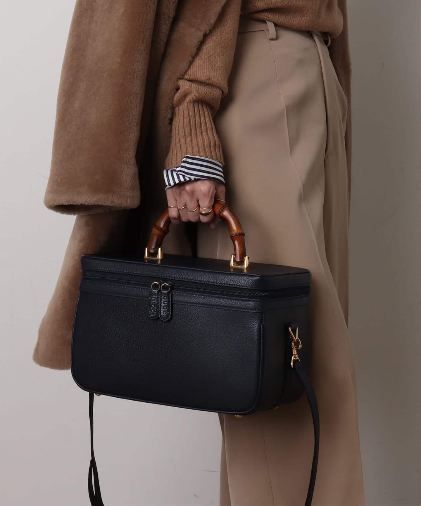 GUCCI ヴァニティバッグ GGマーモント〕ナノ バニティバッグ ・ブラック レザー | GUCCI公式