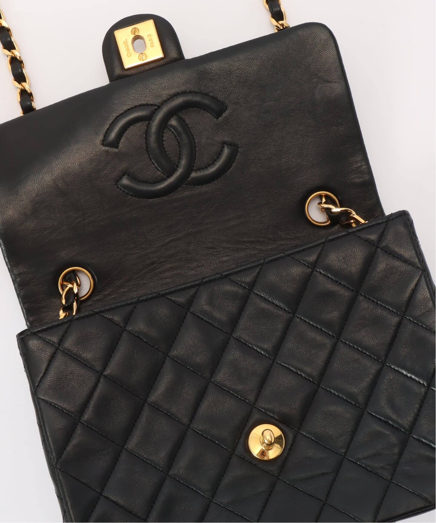 VINTAGE CHANEL/シャネル】 Matelasse チェーンショルダーバッグ 20