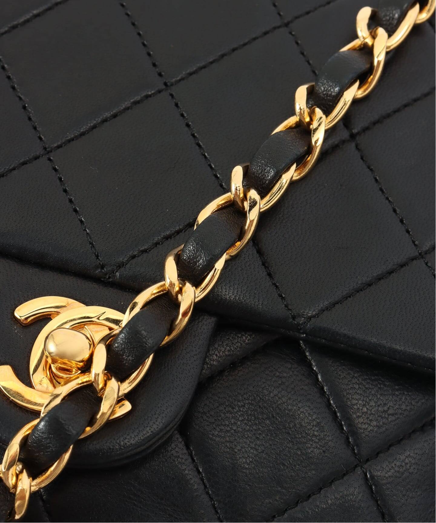 VINTAGE CHANEL/シャネル】 Matelasse チェーンショルダーバッグ 20