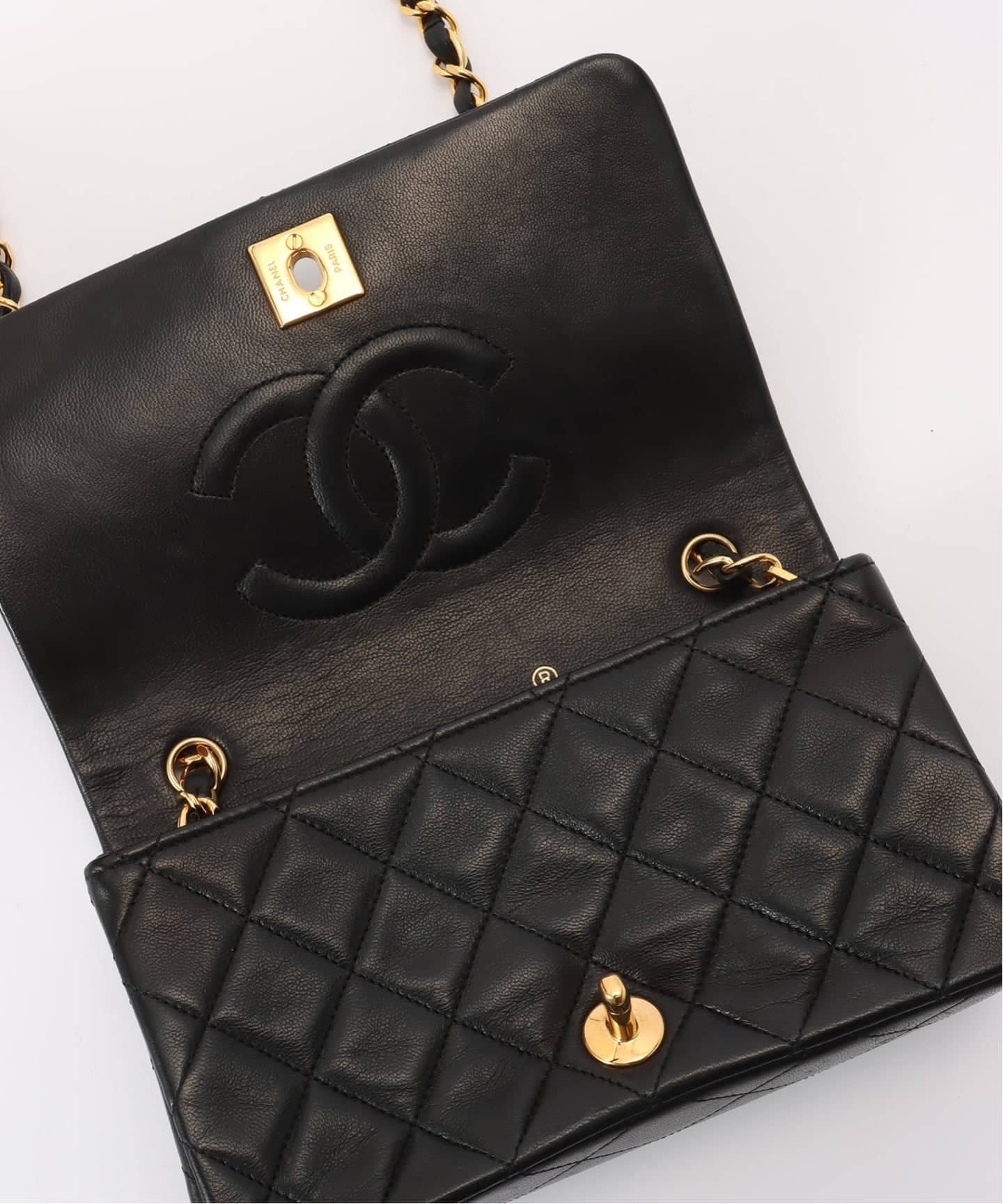 VINTAGE CHANEL/シャネル】 Matelasse チェーンショルダーバッグ 19fl