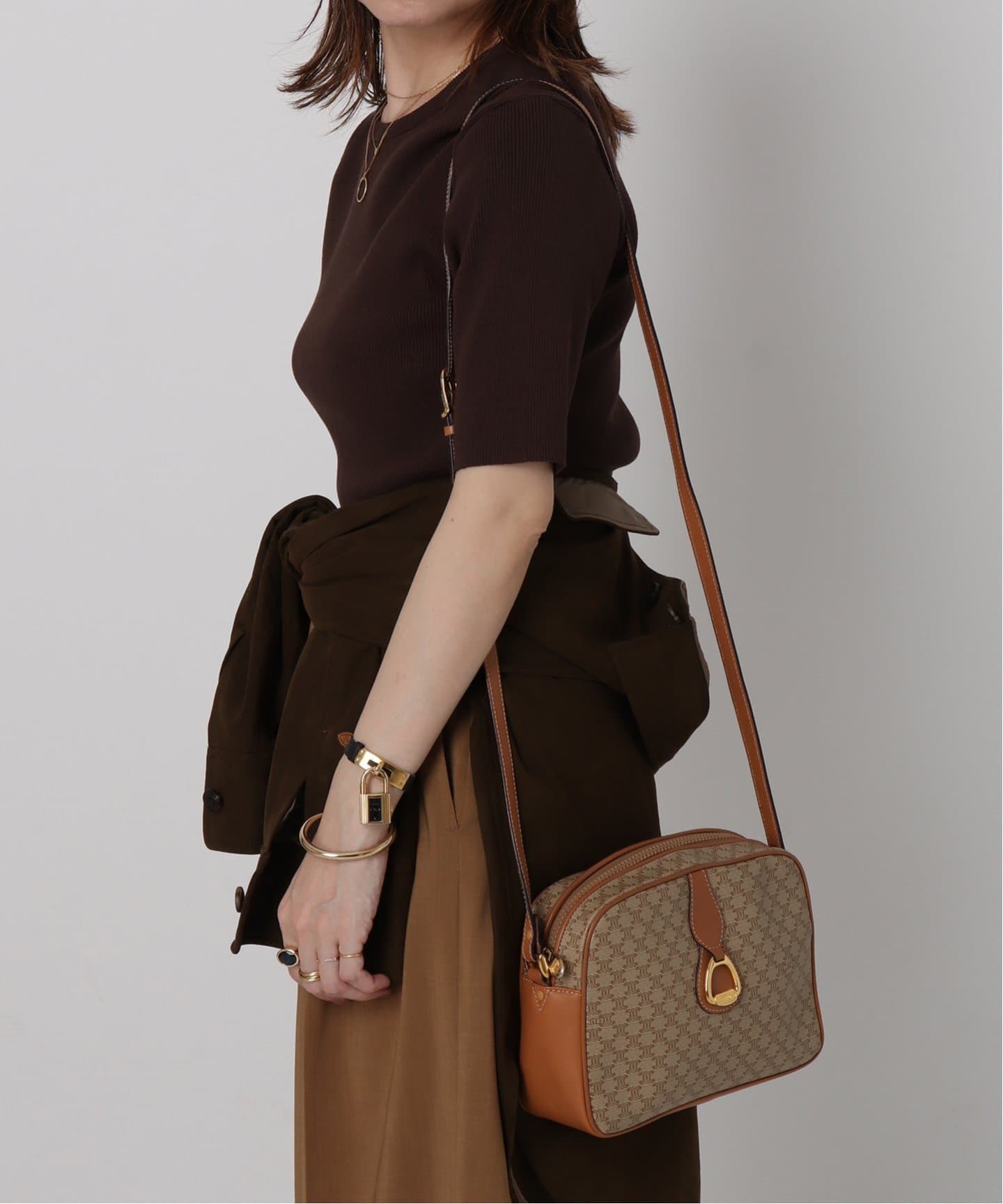 良品✨セリーヌ ショルダーバッグ マカダム ゴールド ベルト レザー ヌメ革 良品✨セリーヌ ショルダーバッグ マカダム ゴールド ベルト レザー