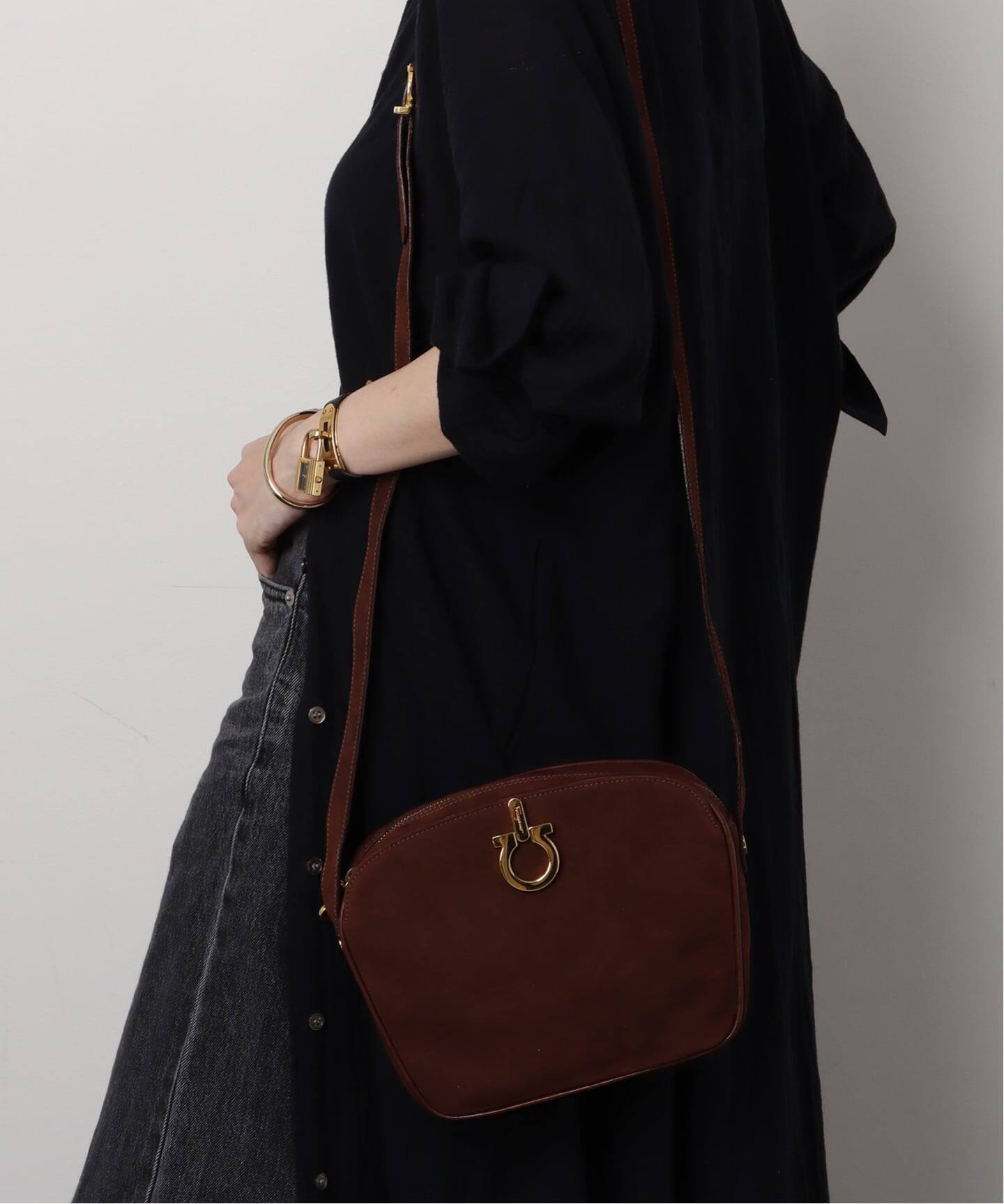 VINTAGE FERRAGAMO/フェラガモ】 Gancini ショルダーバッグ suede