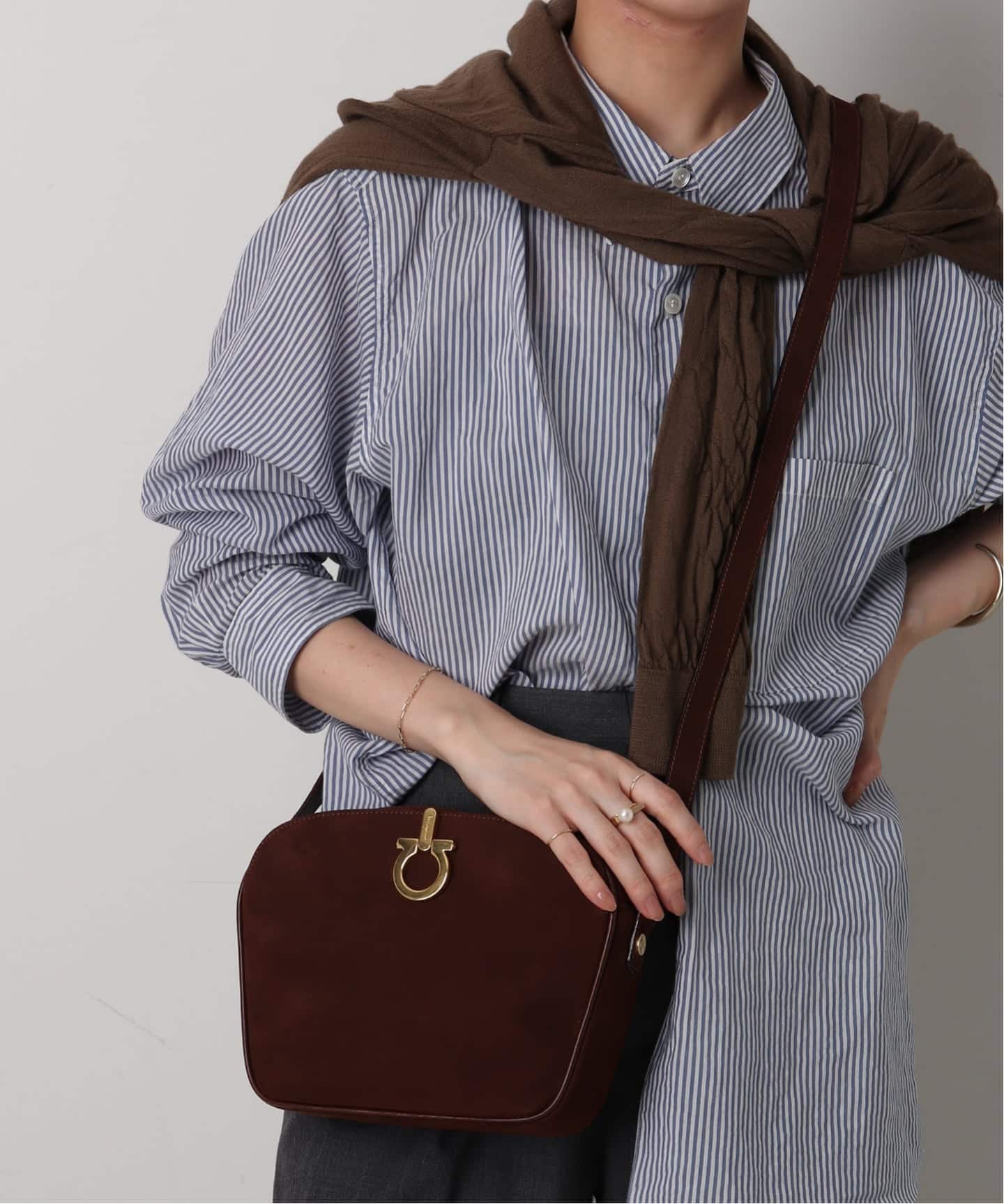 【Ferragamo】ショルダーバッグ　ブラウン VINTAGE FERRAGAMO/フェラガモ】 Gancini ショルダーバッグ suede