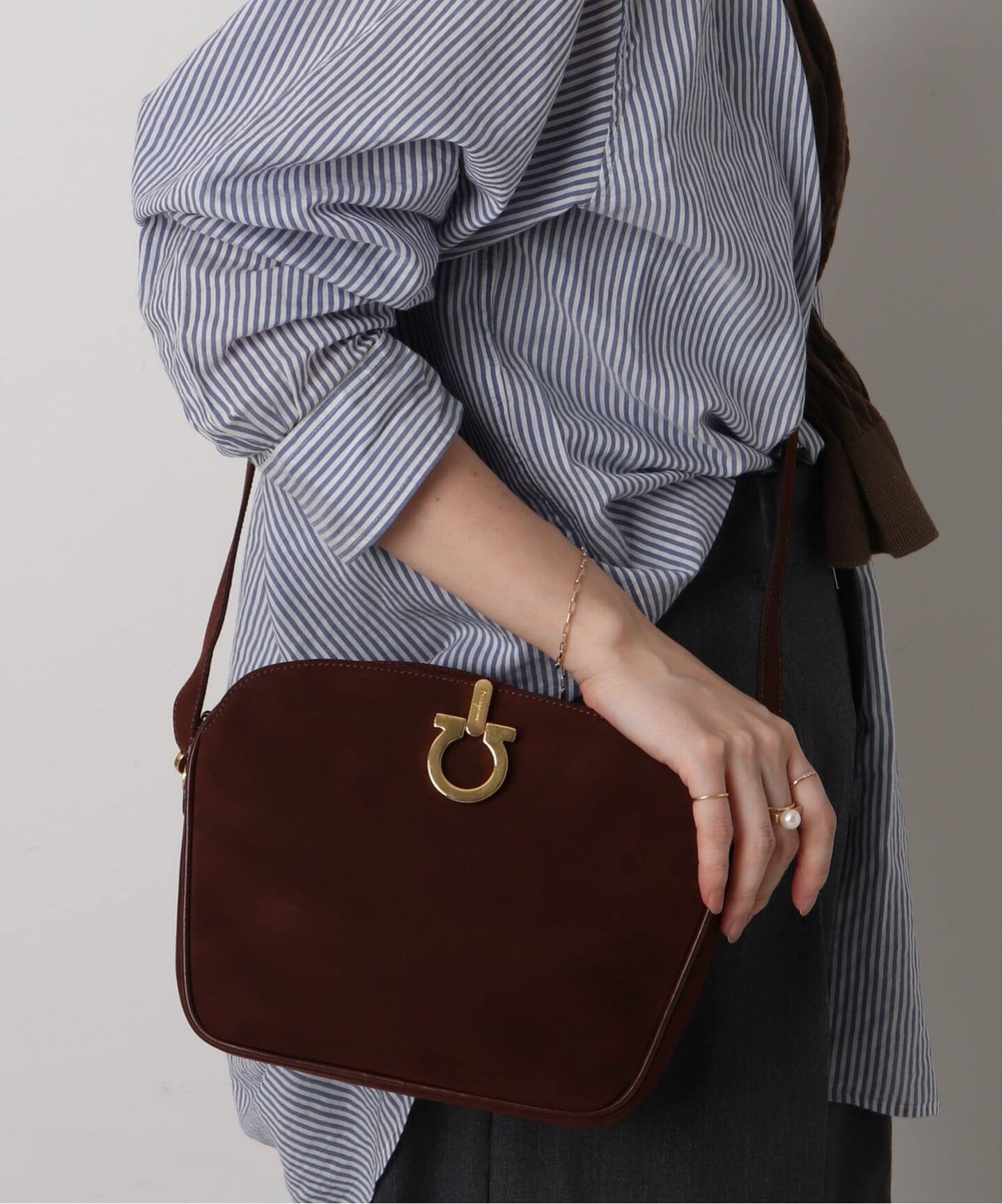 VINTAGE FERRAGAMO/フェラガモ】 Gancini ショルダーバッグ suede 