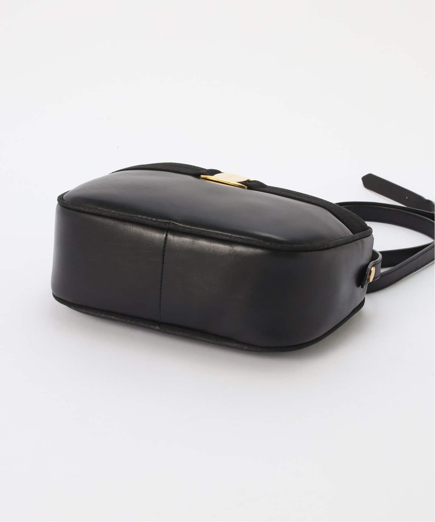 週末セール‼️フェラガモ ヴァラ　ショルダーバッグ　黒　大容量 VINTAGE FERRAGAMO/フェラガモ】Vara ショルダーバッグ（ショルダー