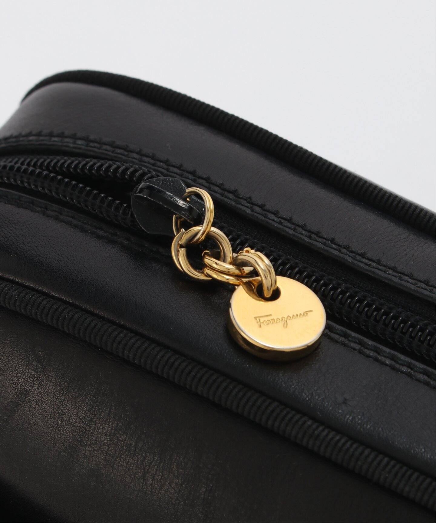 VINTAGE FERRAGAMO/フェラガモ】Vara ショルダーバッグ（ショルダー