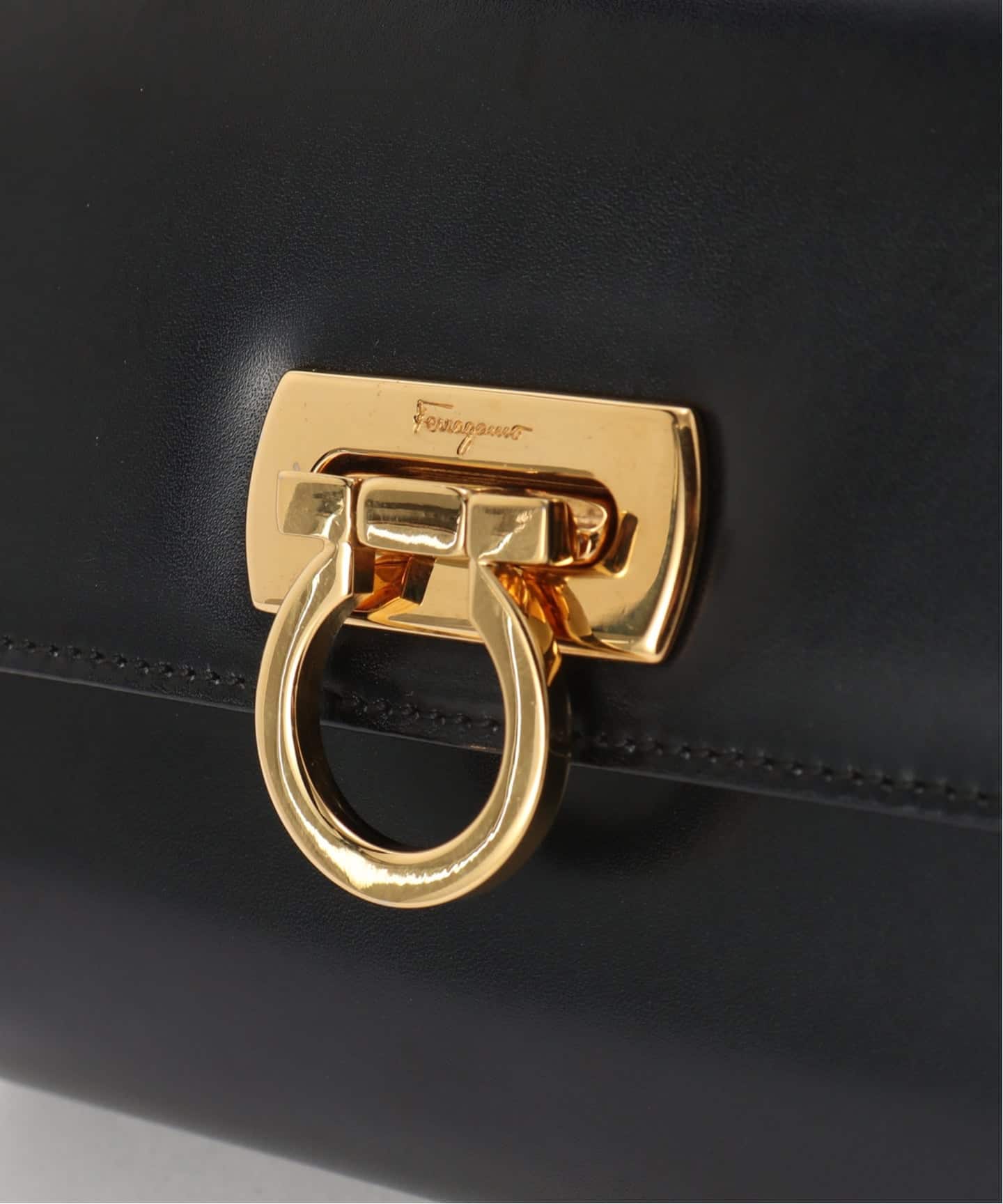 VINTAGE FERRAGAMO/フェラガモ】 Gancini チェーンショルダーバッグ