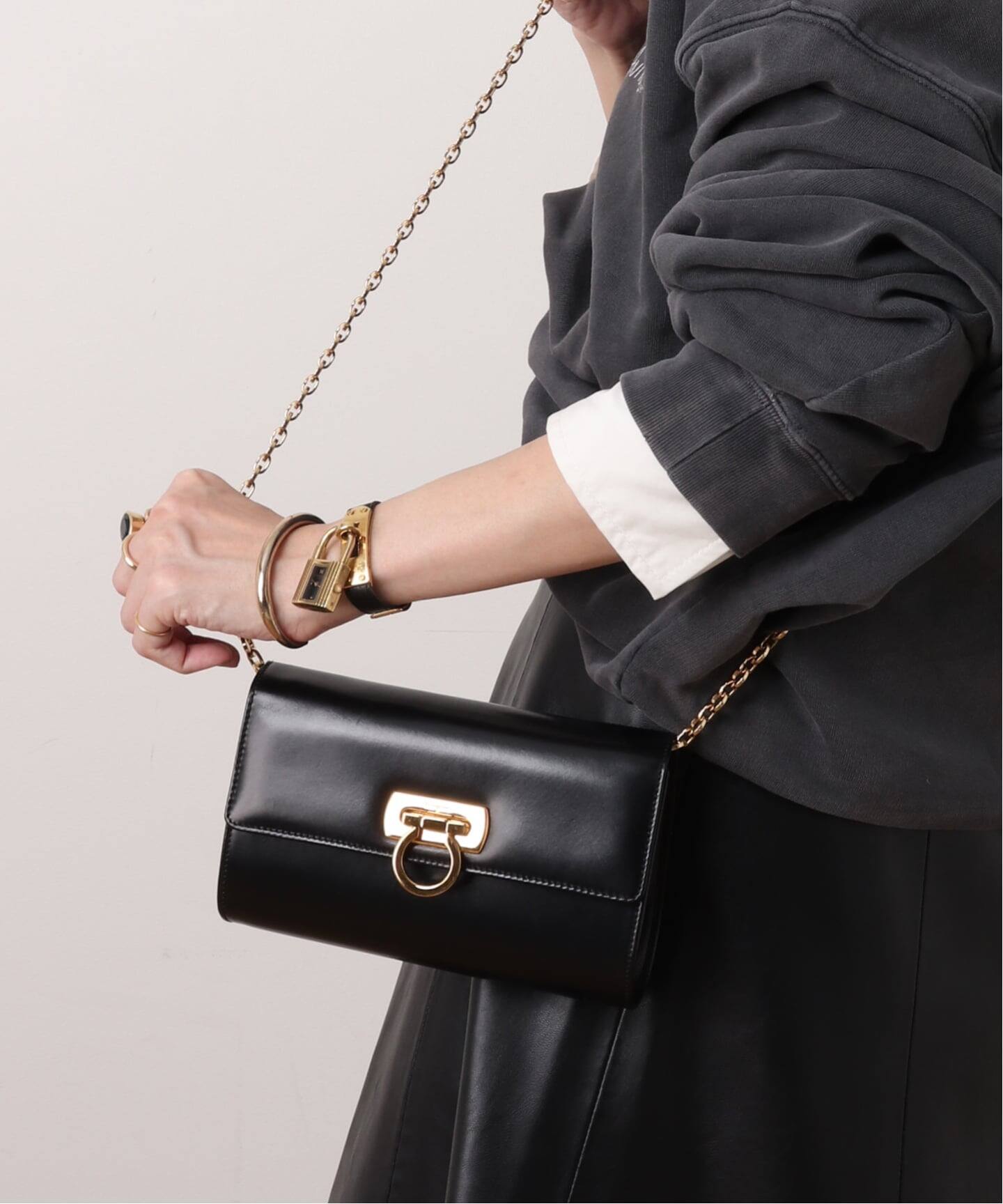 VINTAGE FERRAGAMO/フェラガモ】 Gancini チェーンショルダーバッグ 