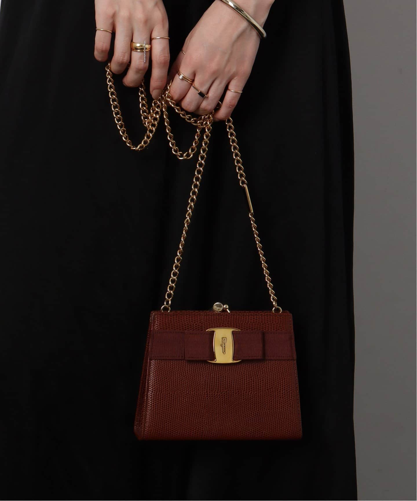 Salvatore Ferragamo Vara ミニショルダーバッグ VINTAGE FERRAGAMO/フェラガモ】 Vara ミニショルダーバッグ