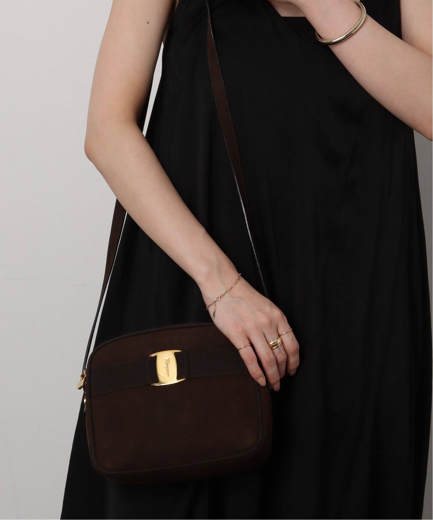 VINTAGE FERRAGAMO/フェラガモ】 Vara ショルダーバッグ suede