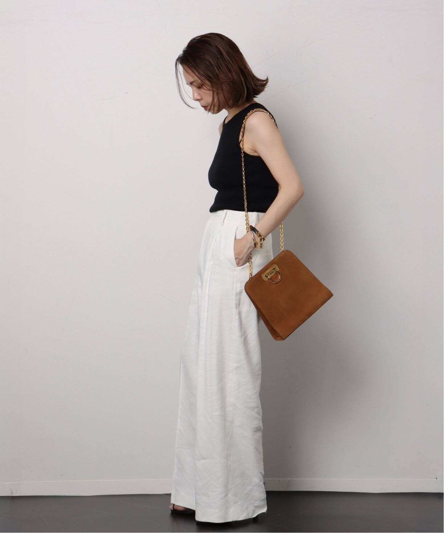 Salvatore Ferragamo◇ショルダーバッグ/スウェード/CML/無地/DE-21