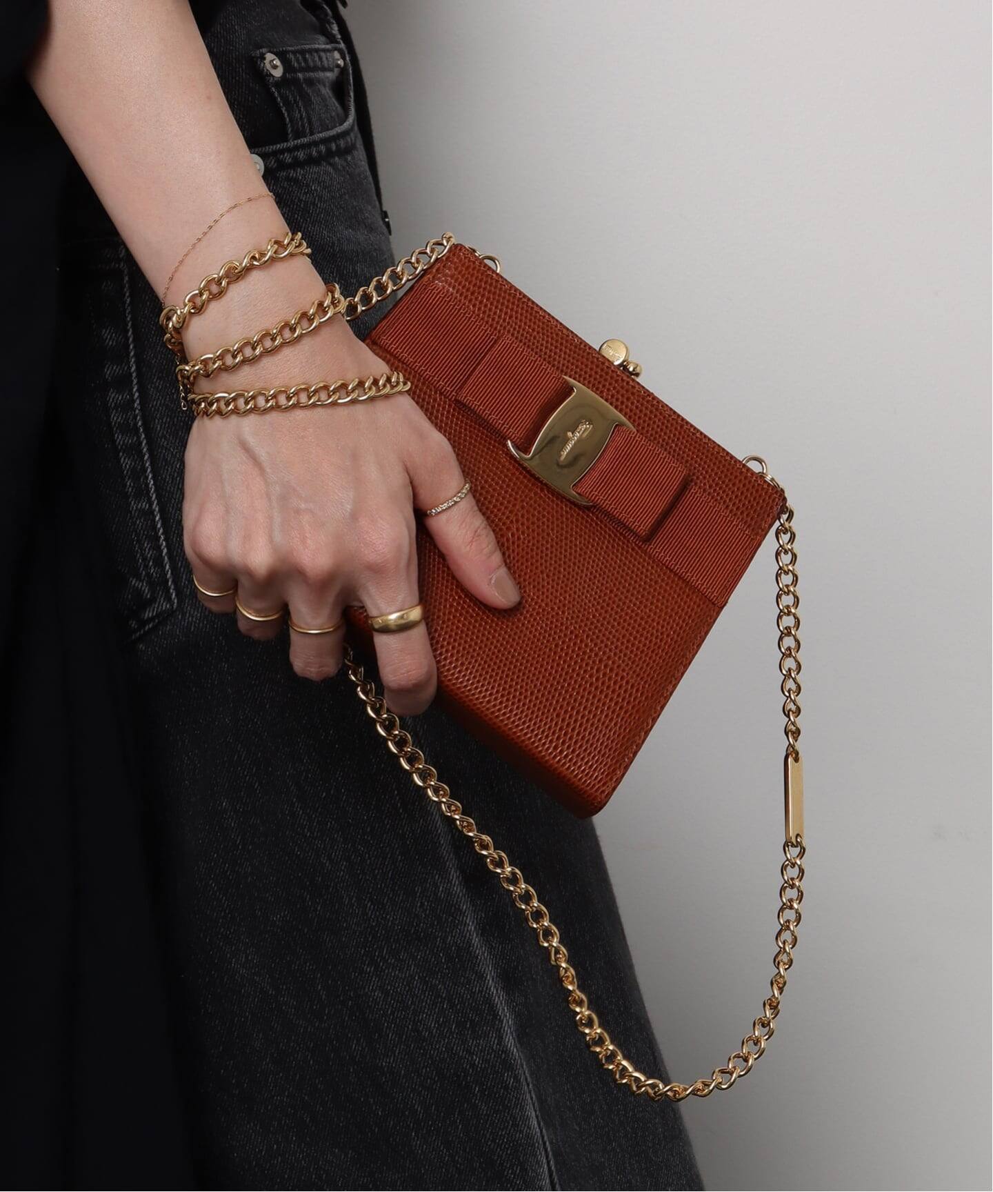 FERRAGAMO/フェラガモVara ミニショルダーバッグ【販売証明書あり】 VINTAGE FERRAGAMO/フェラガモ】 Vara ミニショルダーバッグ