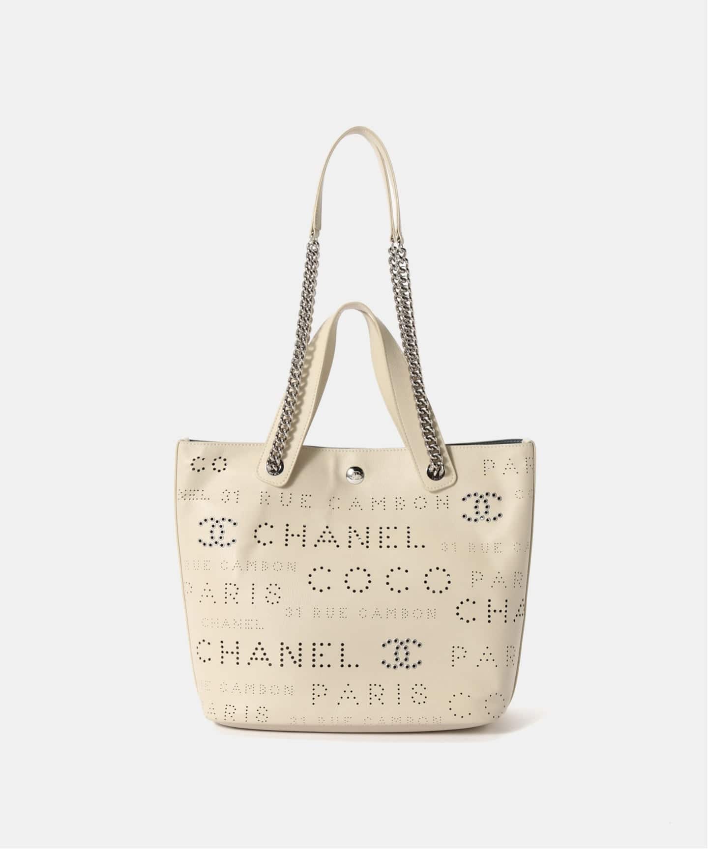 CHANELホワイト キルティング パーティーバッグ Chanel ホワイト キルティング パーティーバッグ - メルカリ