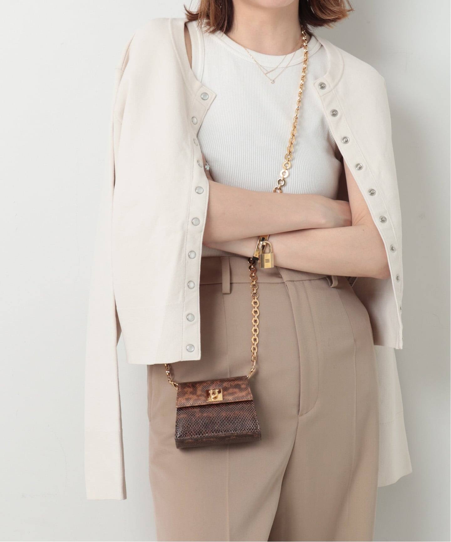 Ferragamoゴールドチェーンミニショルダーバッグ新品 Mini bag Double Gancini chain - Women | Ferragamo