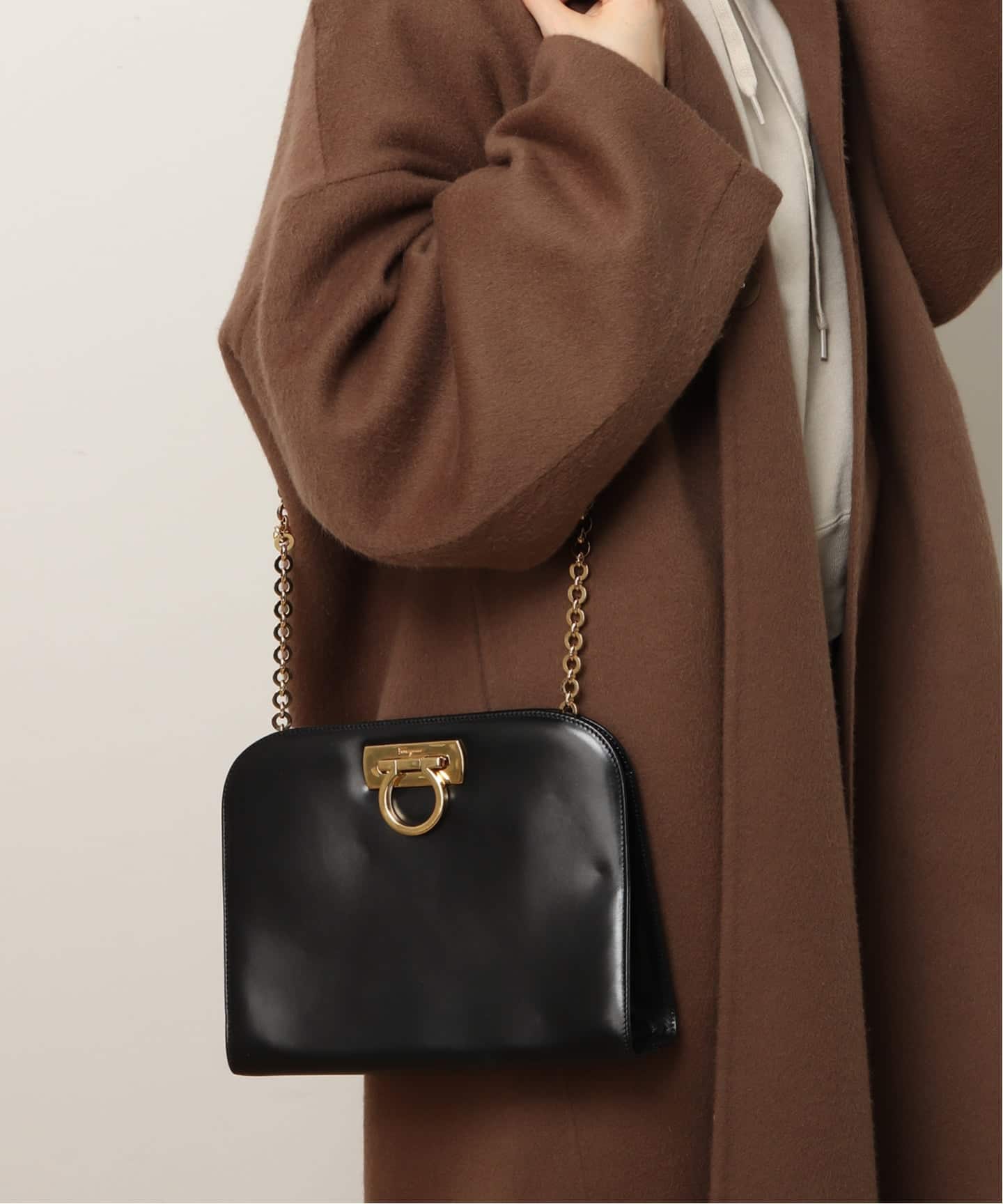 VINTAGE FERRAGAMO/フェラガモ】Gancini ショルダーバッグ（ショルダー