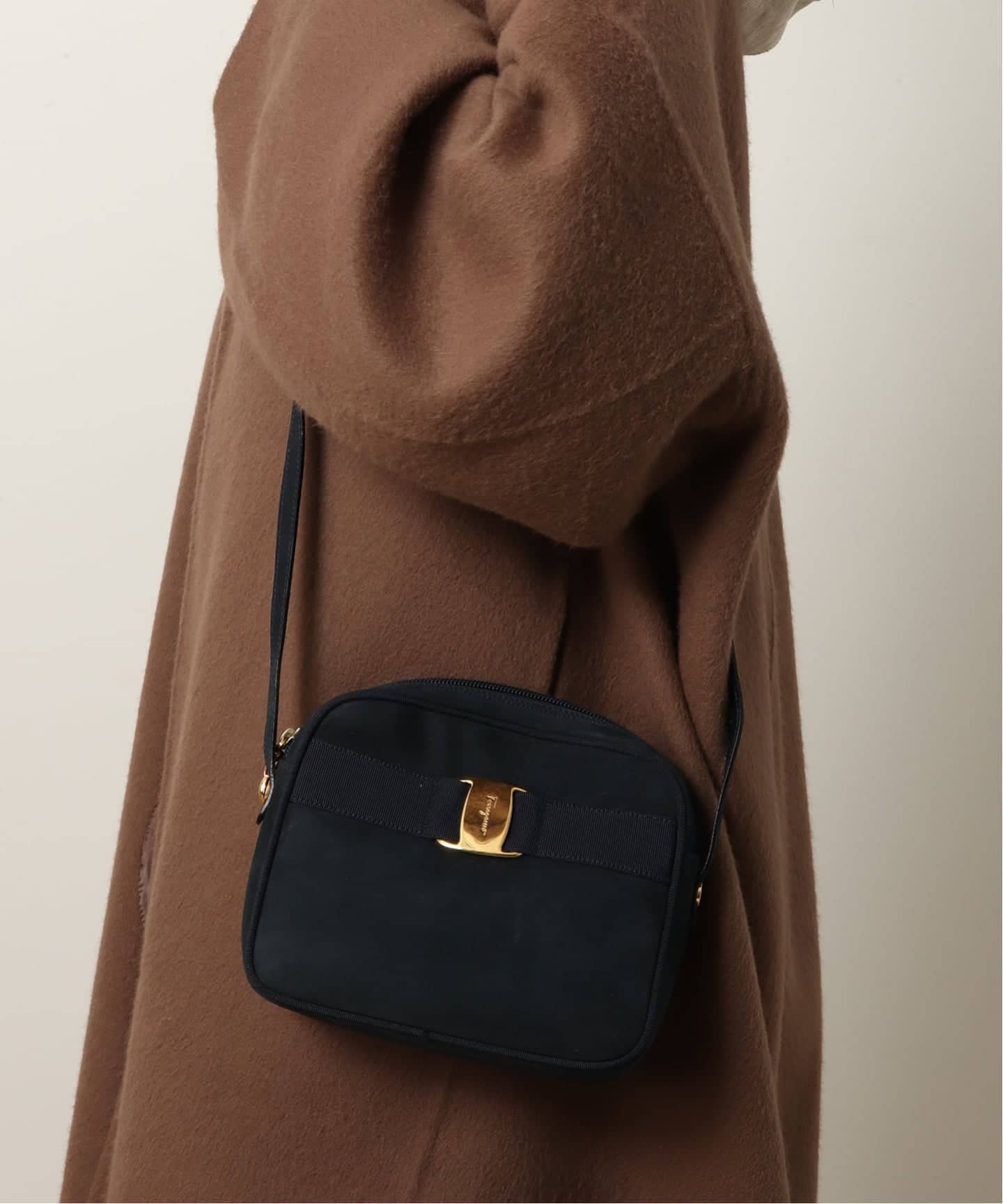 VINTAGE FERRAGAMO/フェラガモ】 Vara ショルダー バッグ suede