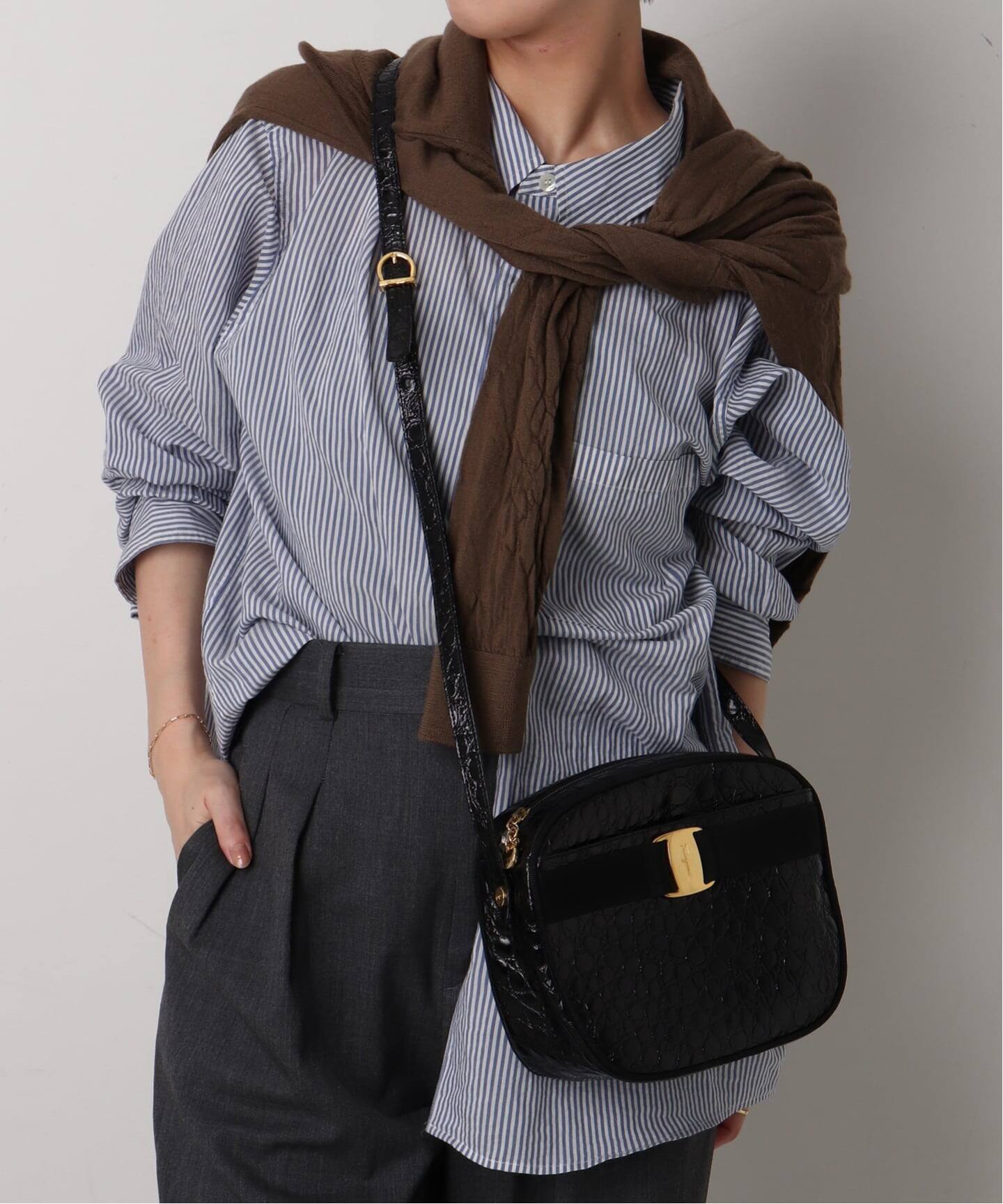 VINTAGE FERRAGAMO/フェラガモ】 Vara ショルダーバッグ 21