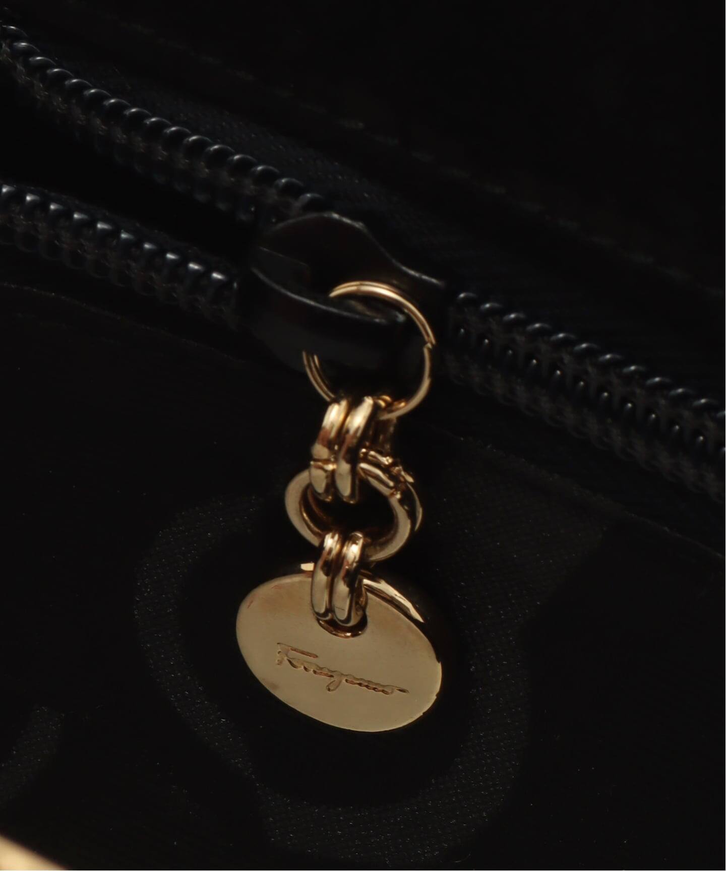VINTAGE FERRAGAMO/フェラガモ】Gancini チェーンショルダーバッグ