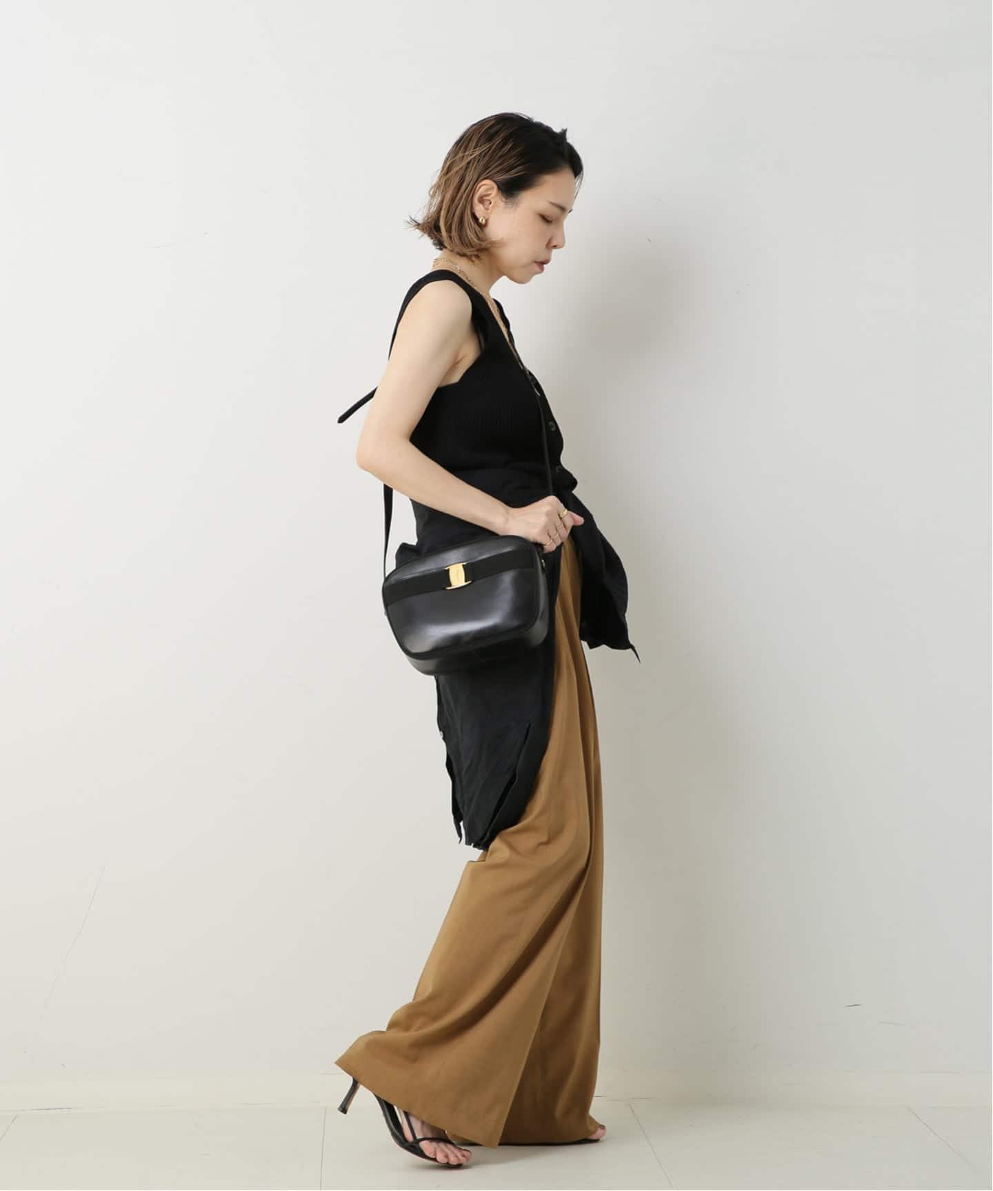 VINTAGE FERRAGAMO/フェラガモ】 Vara ショルダーバッグ（ショルダー