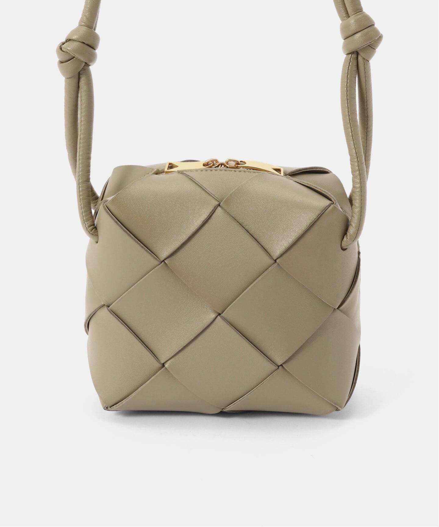 BOTTEGA VENETA ボッテガヴェネタ カセット ショルダーバッグ ミニバッグ アイボリー ベージュ レザー ゴールド金具 BOTTEGA VENETA/ボッテガ ヴェネタ】Cassette ミニショルダーバッグ