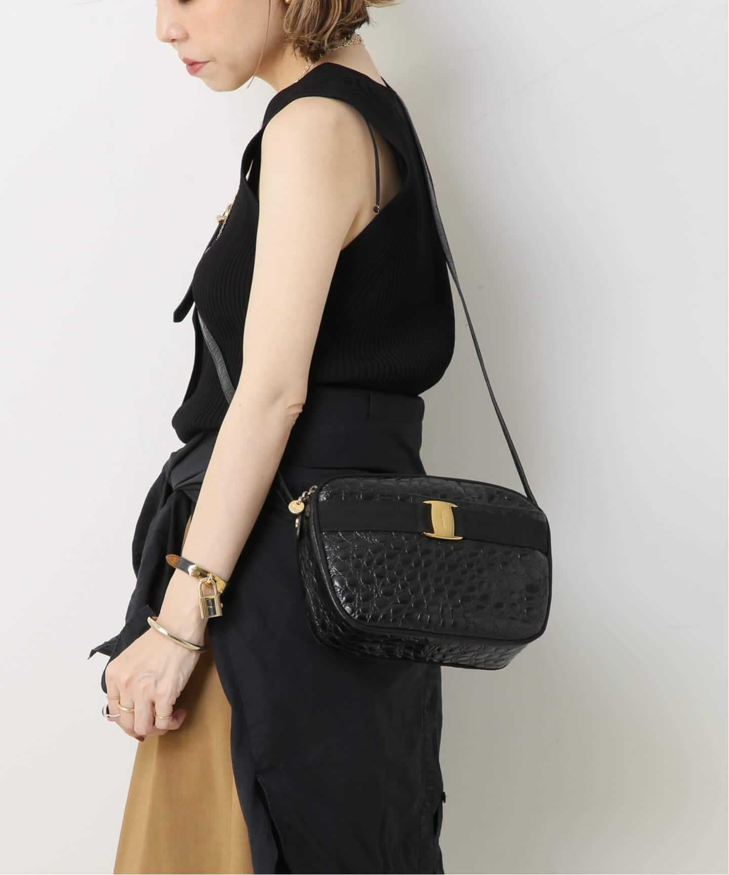 VINTAGE FERRAGAMO/フェラガモ】 Vara ショルダーバッグ（ショルダー