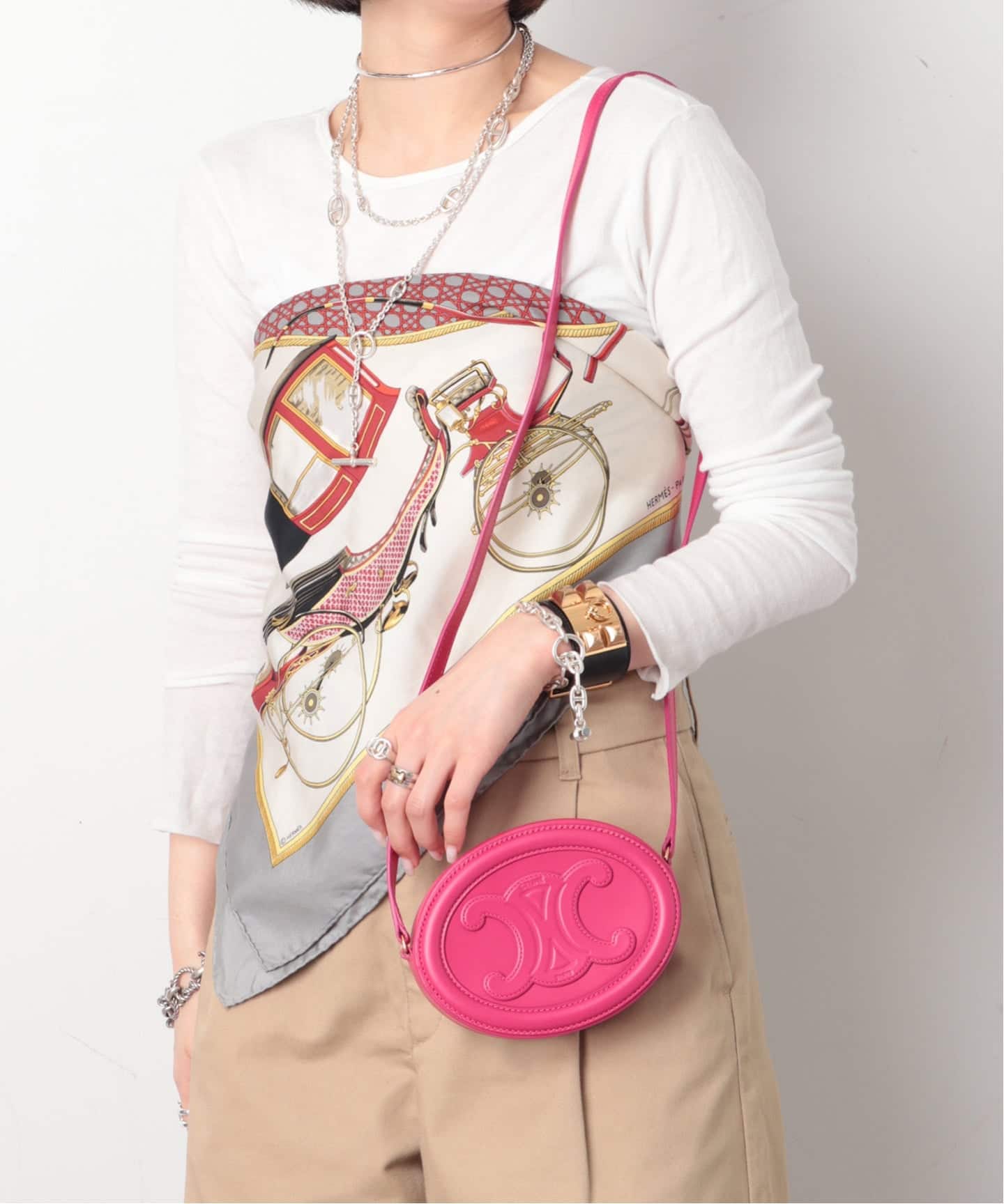 CELINE/セリーヌ】 Oval purse cuir triomphe shoulder（ショルダー