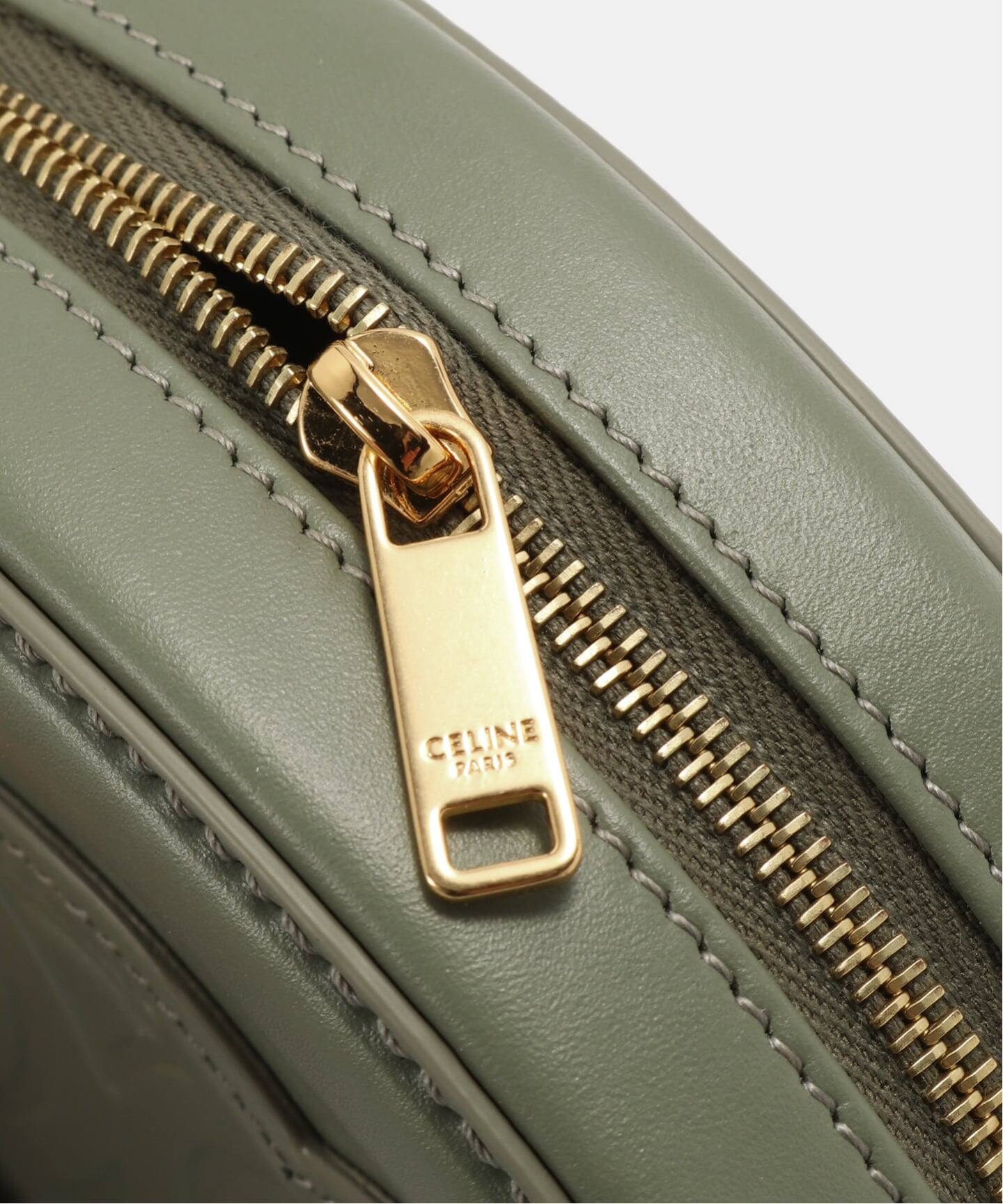 CELINE/セリーヌ】 Oval purse cuir triomphe shoulder（ショルダー