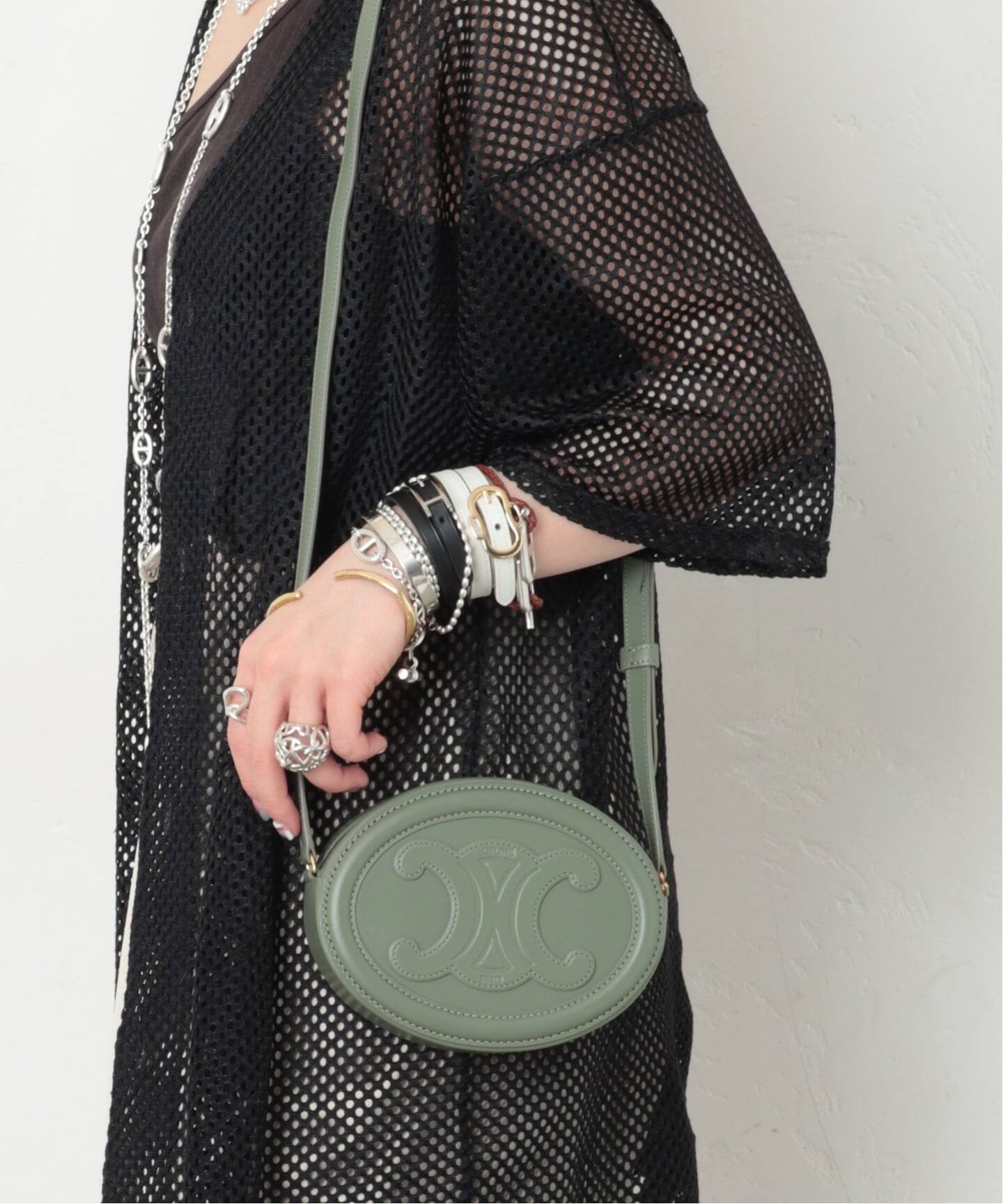 CELINE/セリーヌ】 Oval purse cuir triomphe shoulder（ショルダー