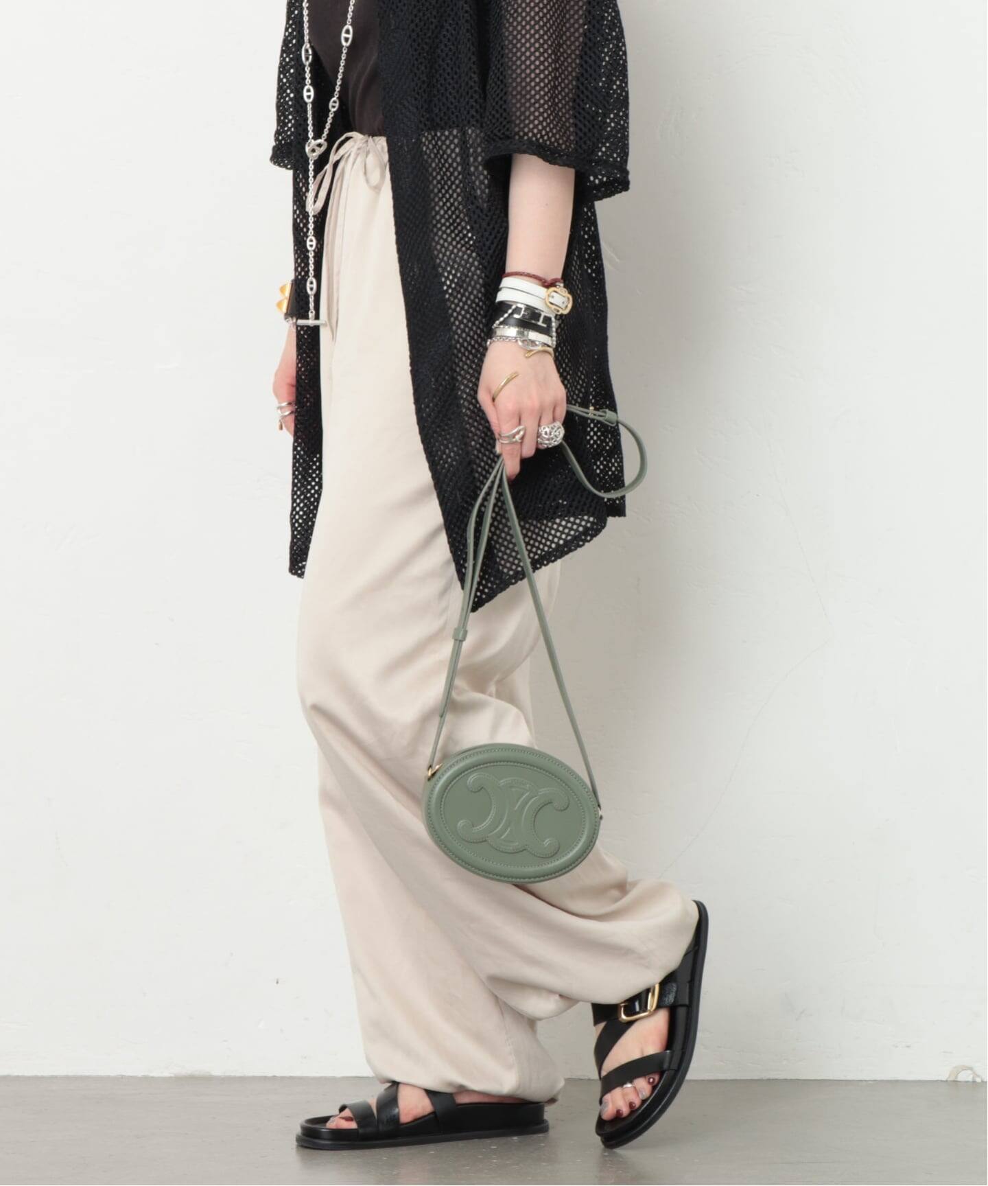CELINE/セリーヌ】 Oval purse cuir triomphe shoulder（ショルダー