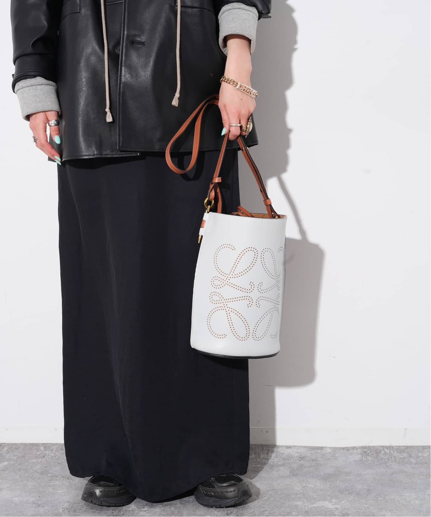 VINTAGE LOEWE/ロエベ】 Gate bucket shoulder puncing anagram