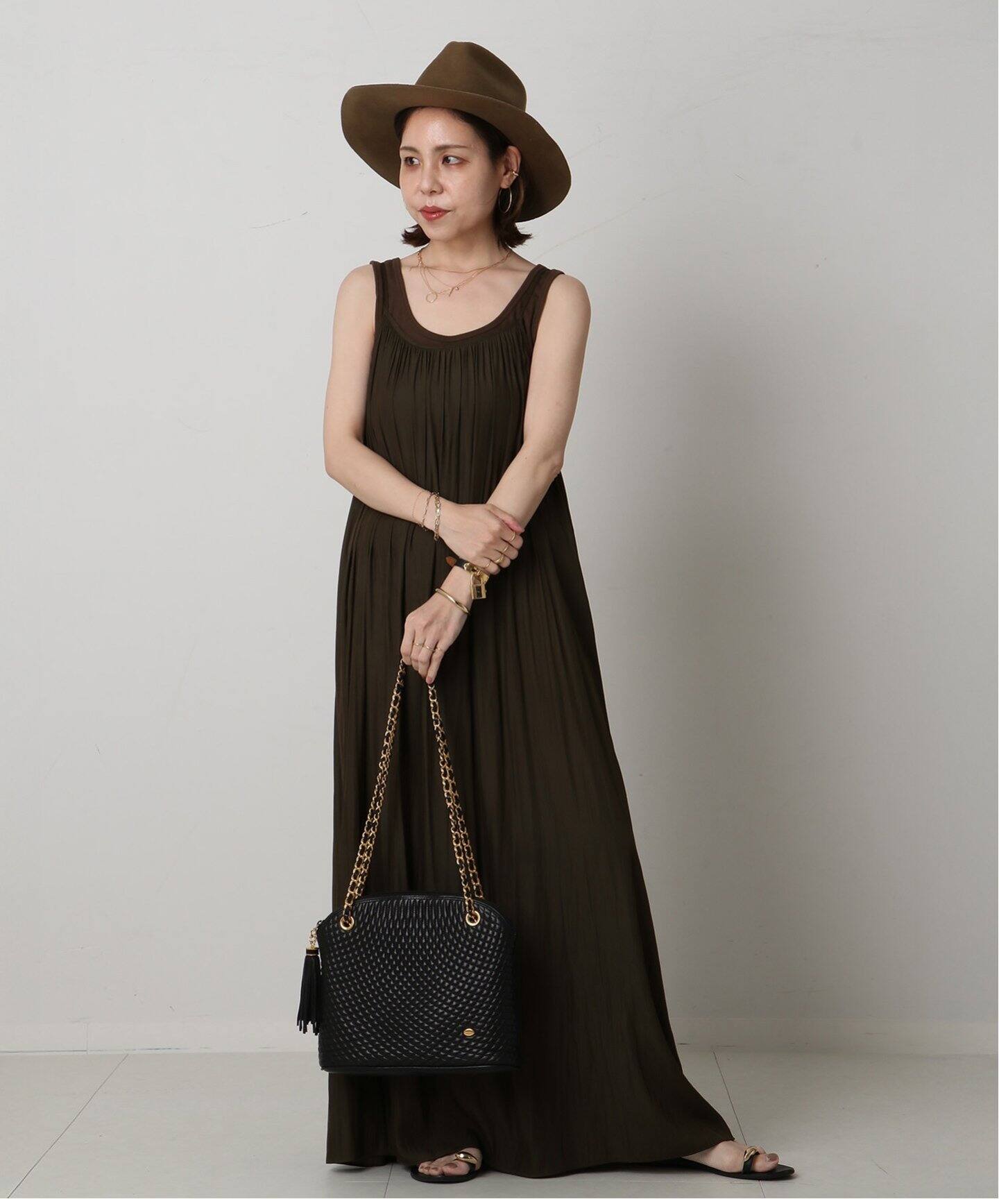BALLY バリー　チャーム付き　チェーンショルダーバック　カーキー BALLY バリー チャーム付き チェーンショルダーバック カーキー