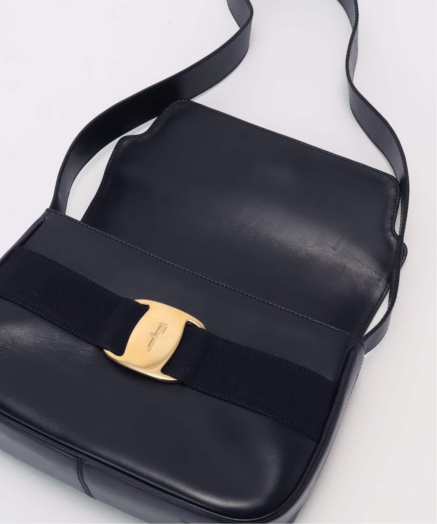 【美品】 フェラガモ vare VINTAGE FERRAGAMO/フェラガモ】 Vara ショルダーバッグ 18
