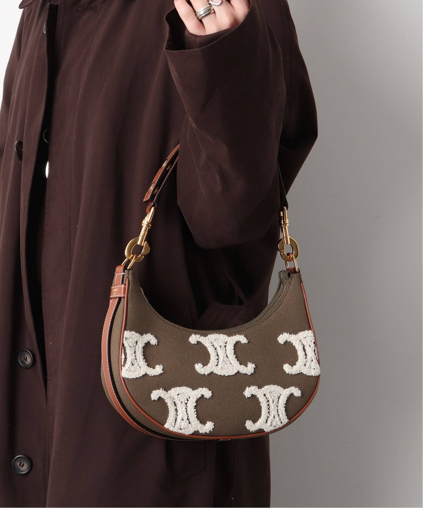 CELINE/セリーヌ】 Ava one shoulder medium triomph（ショルダー 