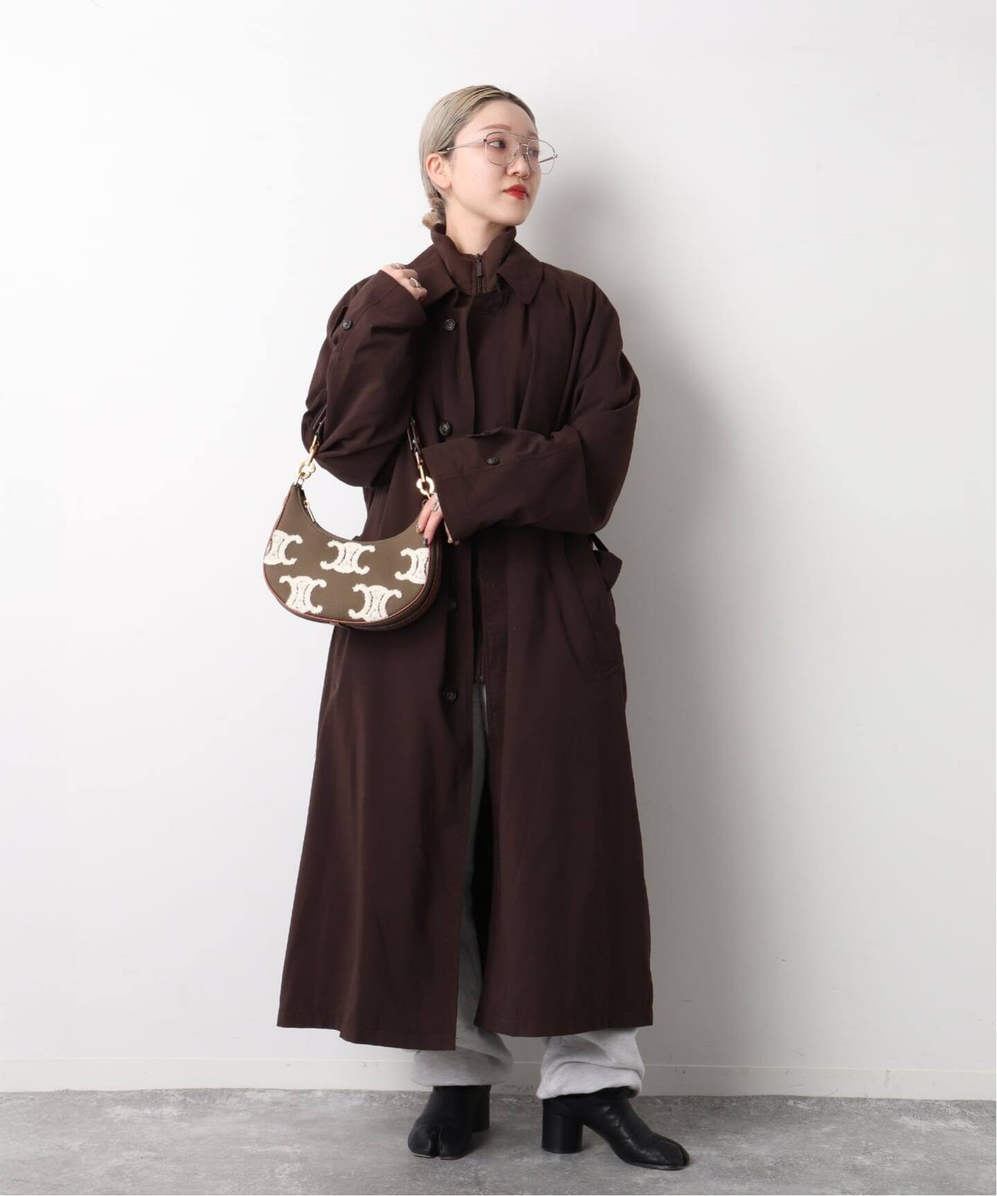 CELINE/セリーヌ】 Ava one shoulder medium triomph（ショルダー