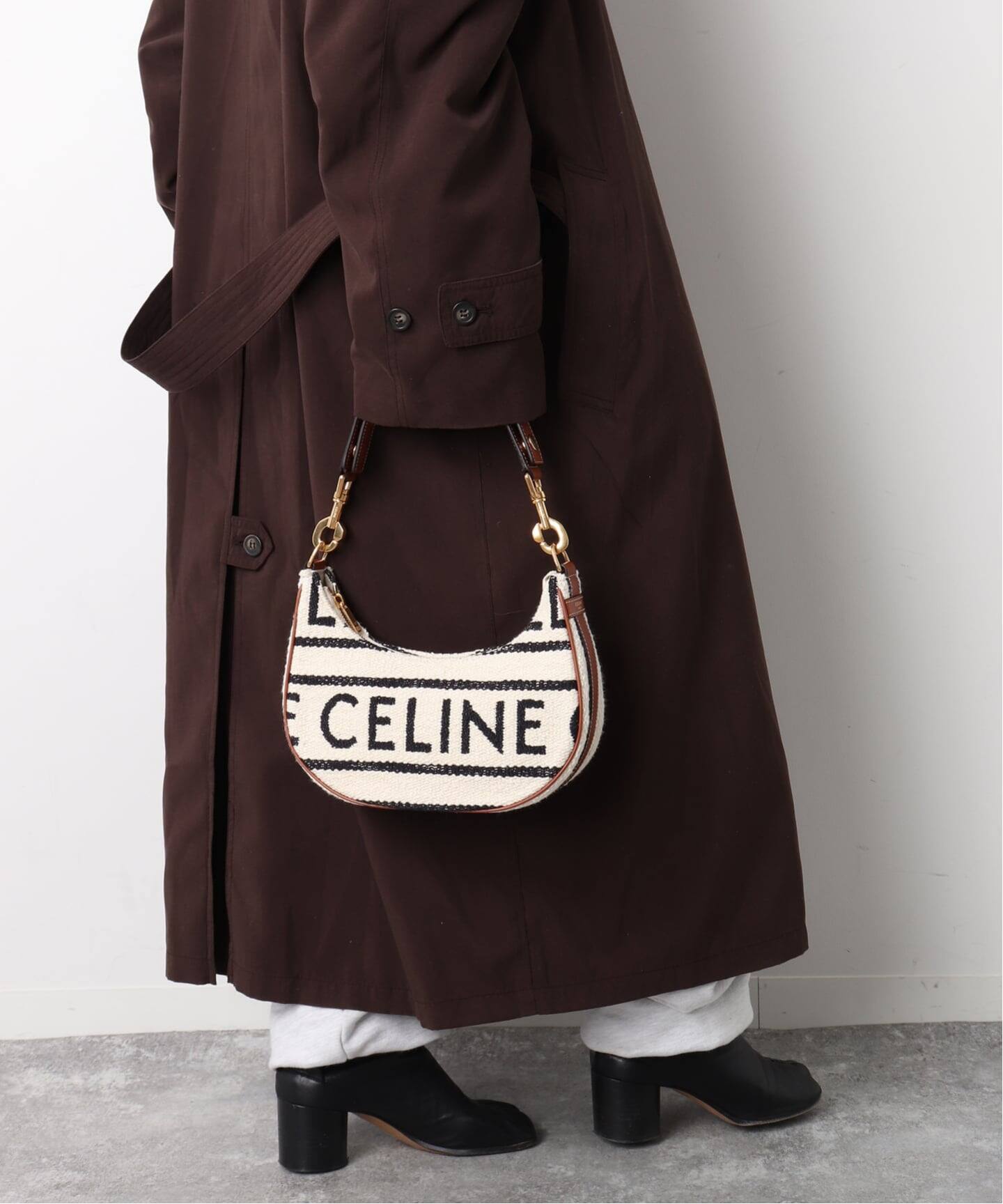 CELINE/セリーヌ】 Ava one shoulder medium logo(ショルダーバッグ CELINE/セリーヌ】 Ava one shoulder medium logo(ショルダーバッグ