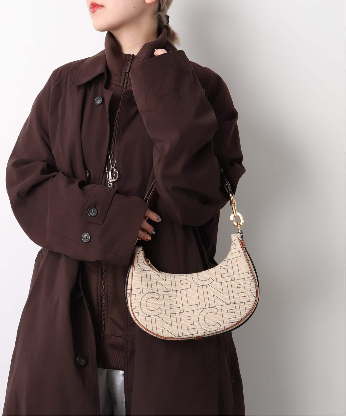 CELINE/セリーヌ】 Ava one shoulder medium logo（ショルダーバッグ