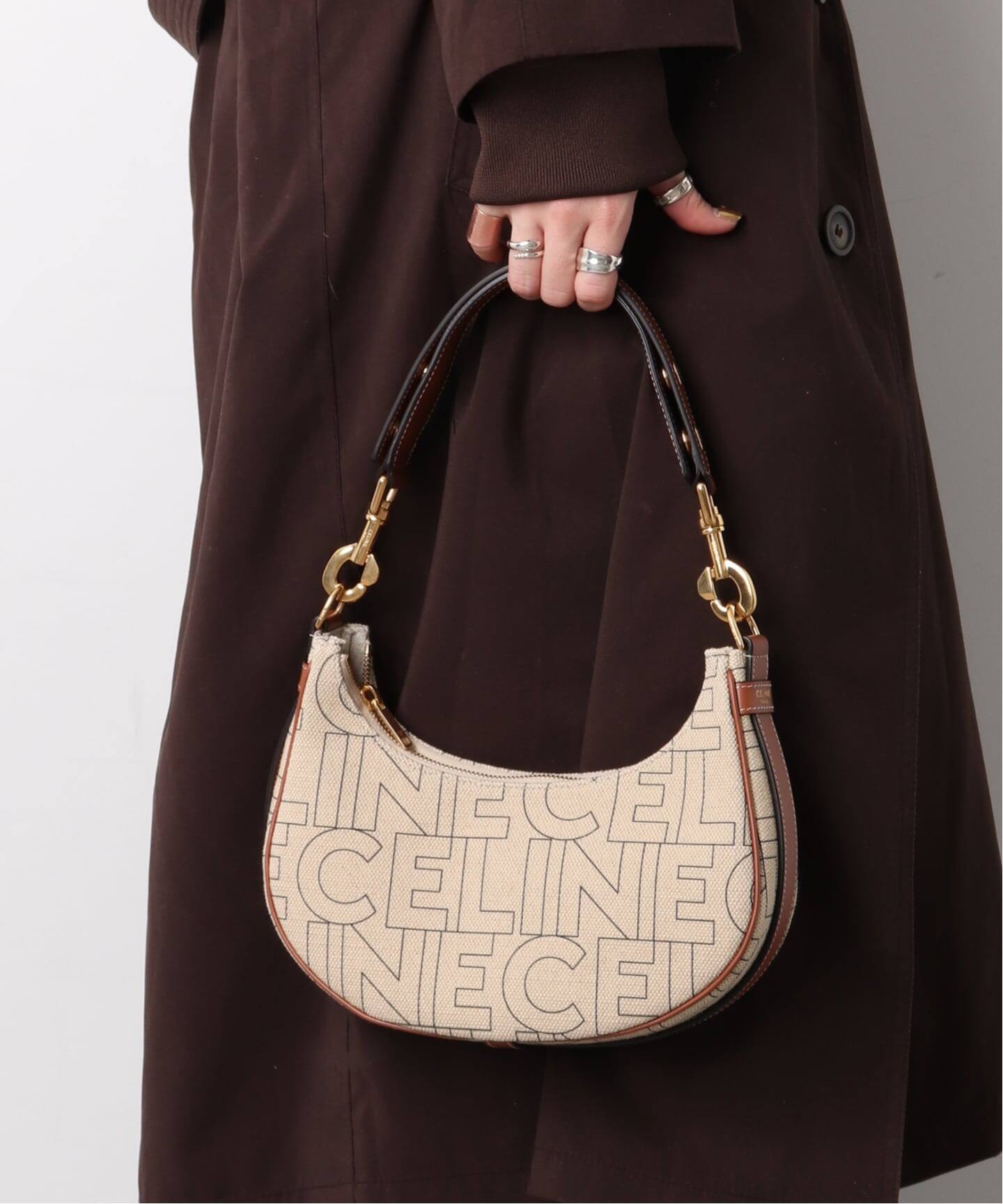 CELINE/セリーヌ】 Ava one shoulder medium logo（ショルダーバッグ 