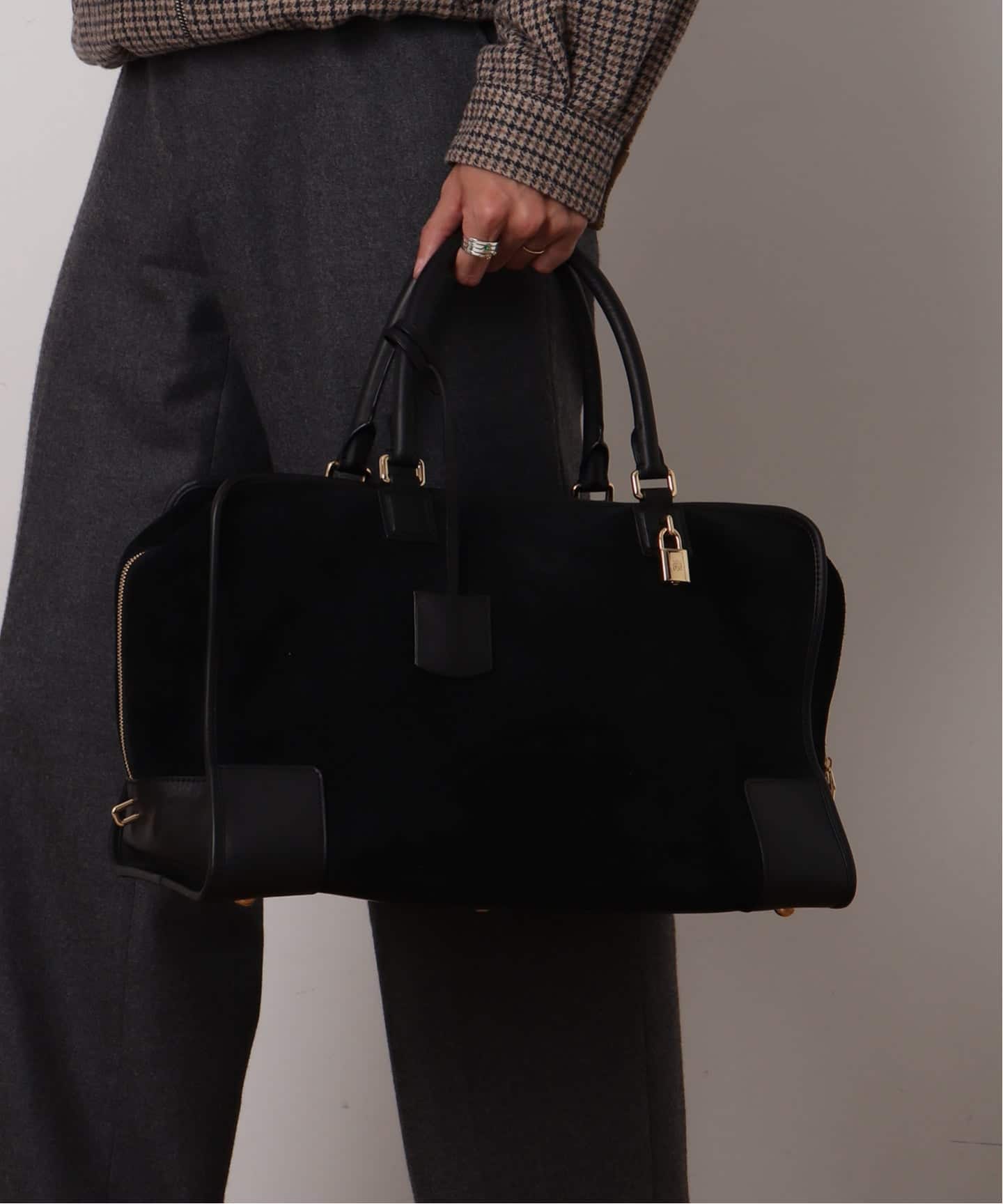 LOEWE スウェードボストンバッグ　ロエベ LOEWE(ロエベ) Amazona 28 Anagram Logo Suede Mini Boston