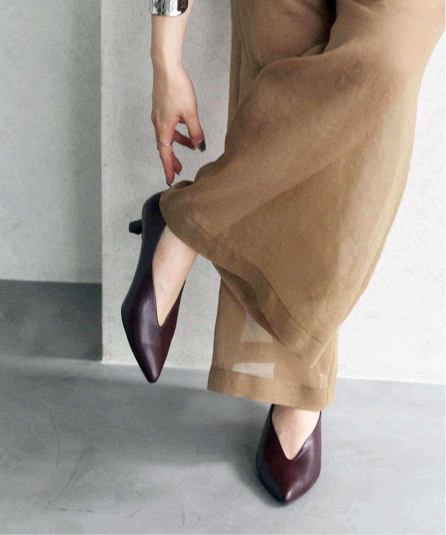 【専用ページ】未使用　ルタロンポインテッドハイバンプパンプスブラック24.5cm 専用ページ】未使用 ルタロンポインテッドハイバンプパンプス