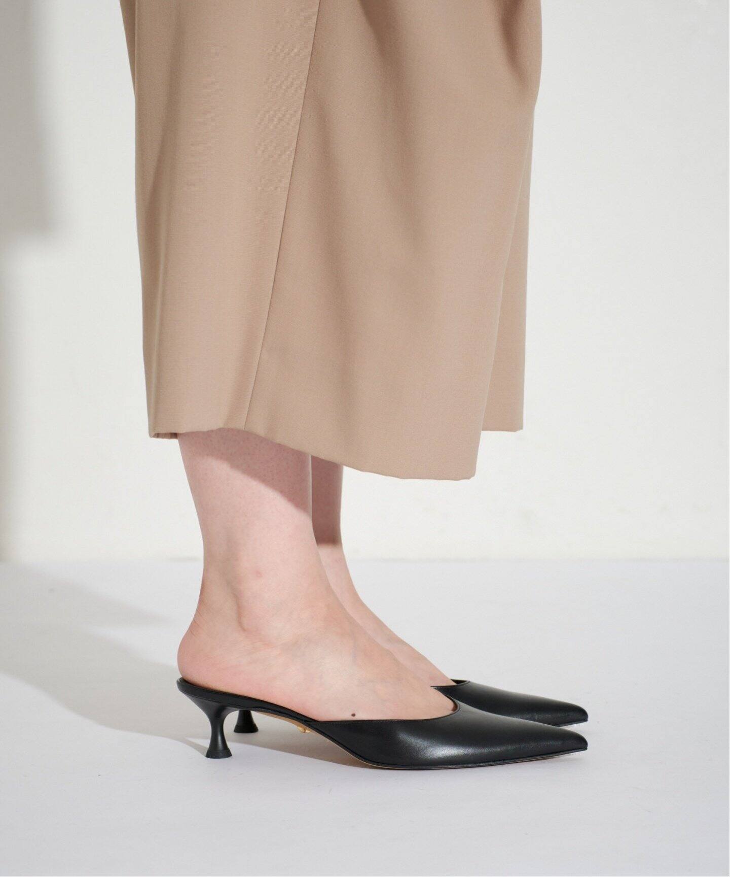 追加》GRISE4.5cmレザーポインテッドミュール（パンプス