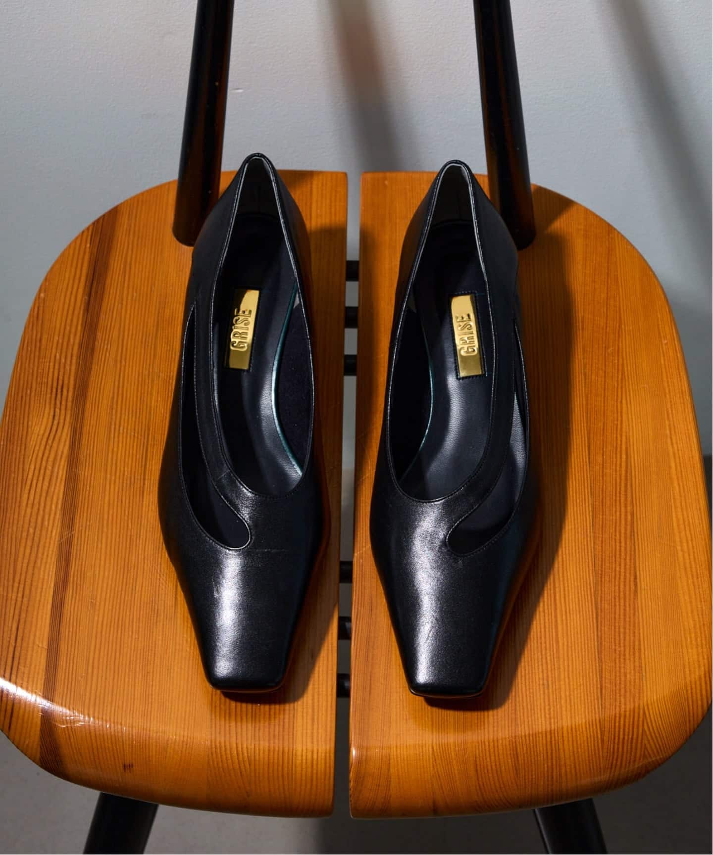 GRISEレザーARTYサイドカットパンプス（パンプス）｜GRISE