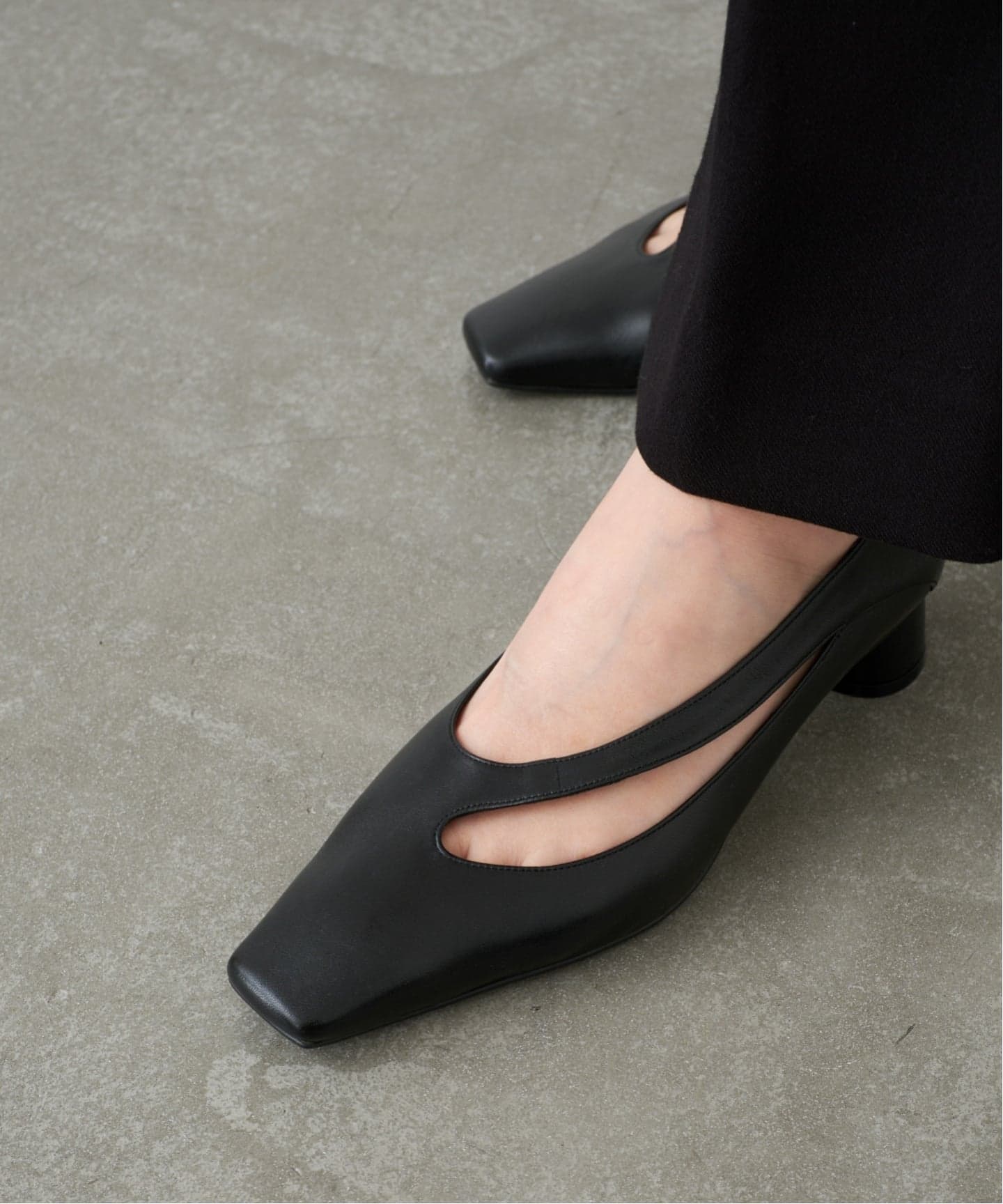 GRISE ブラックパンプス 23.5 cm 予約》GRISEレザーARTYサイドカットパンプス（パンプス）｜GRISE