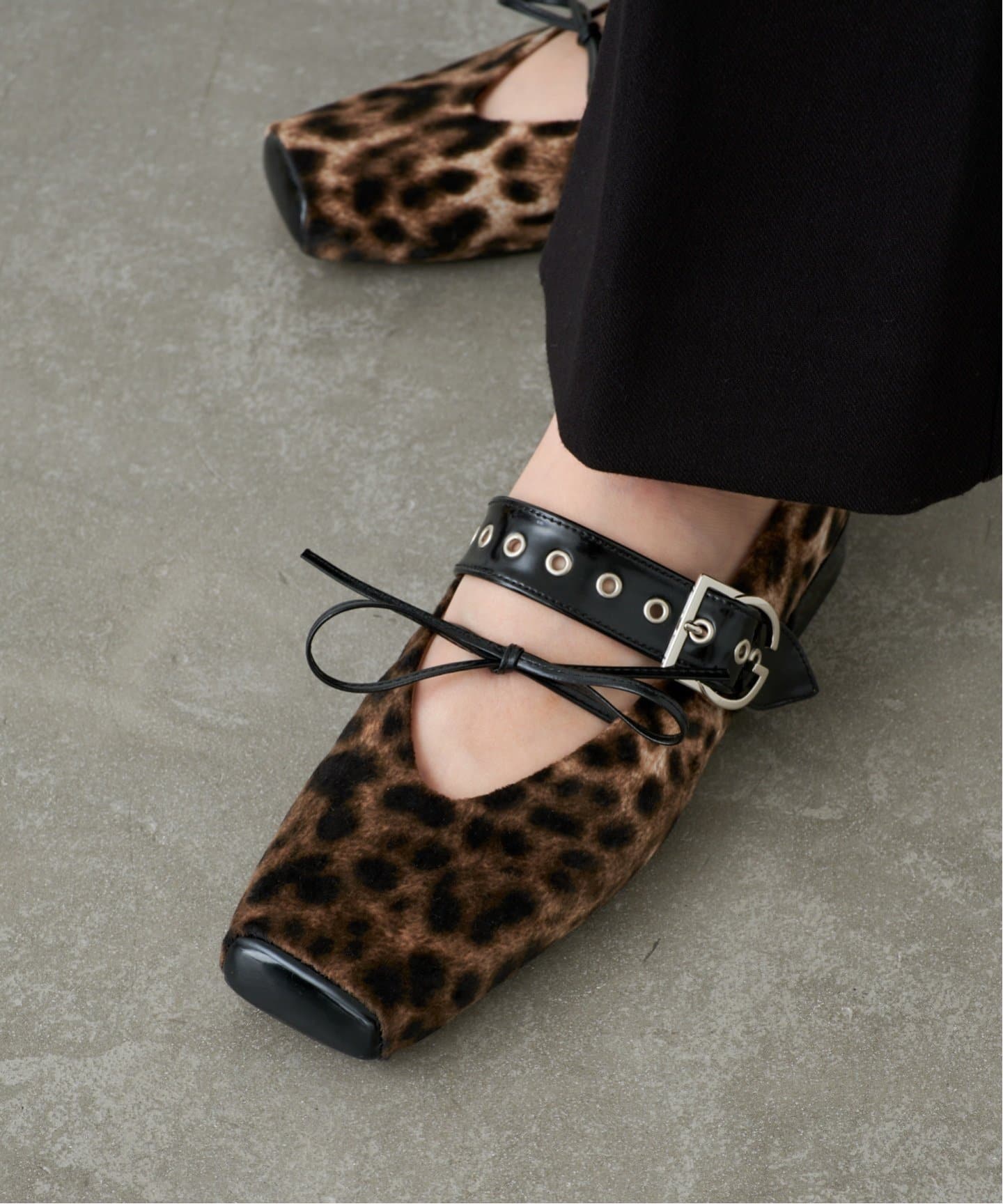 GRISE／ ボックススクエア ダブルメリージェーン GRISEボックススクエアダブルメリージェーン（フラットシューズ