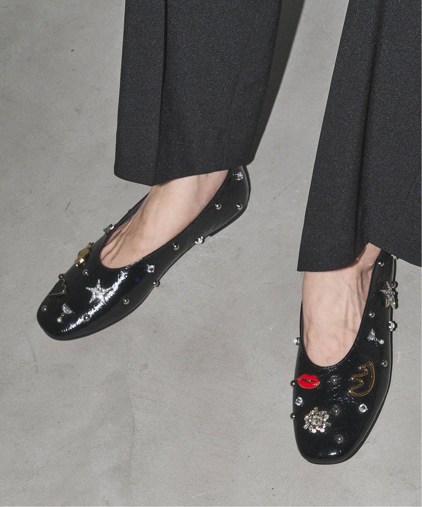 GRISEレザーSURREALモチーフフラット（フラットシューズ）｜GRISE