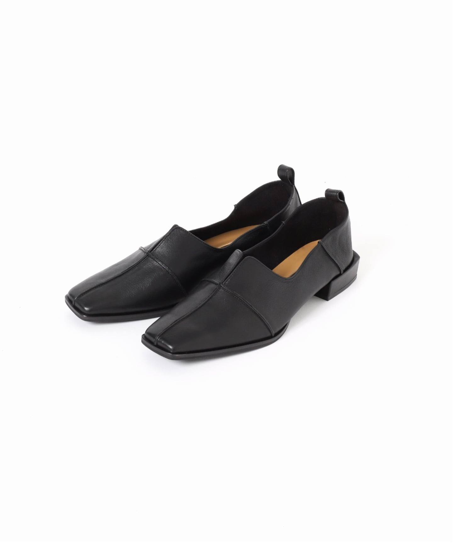 GRISEレザースクエアクロスシームアンクルフラット　ブラック GRISEレザースクエアクロスシームアンクルフラット（フラット